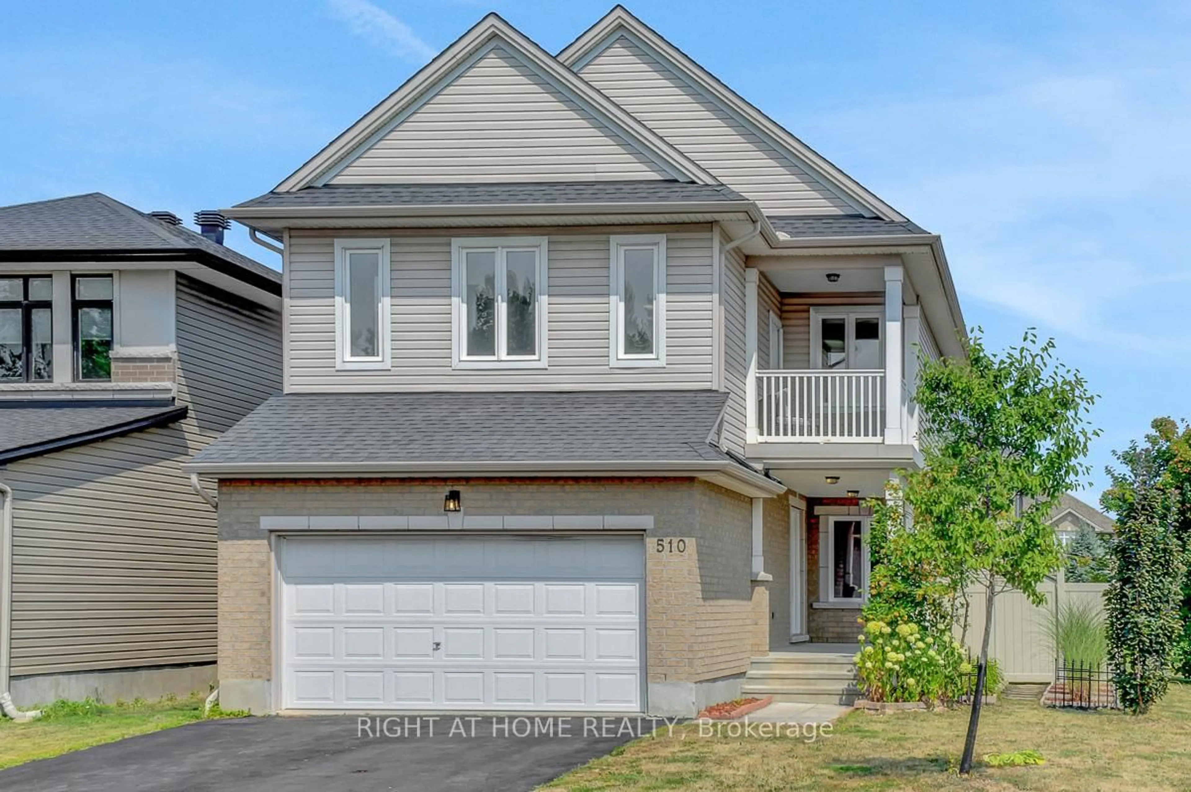 Home with vinyl exterior material, street for 510 Summerhill St, Ottawa Ontario K4M 0B4