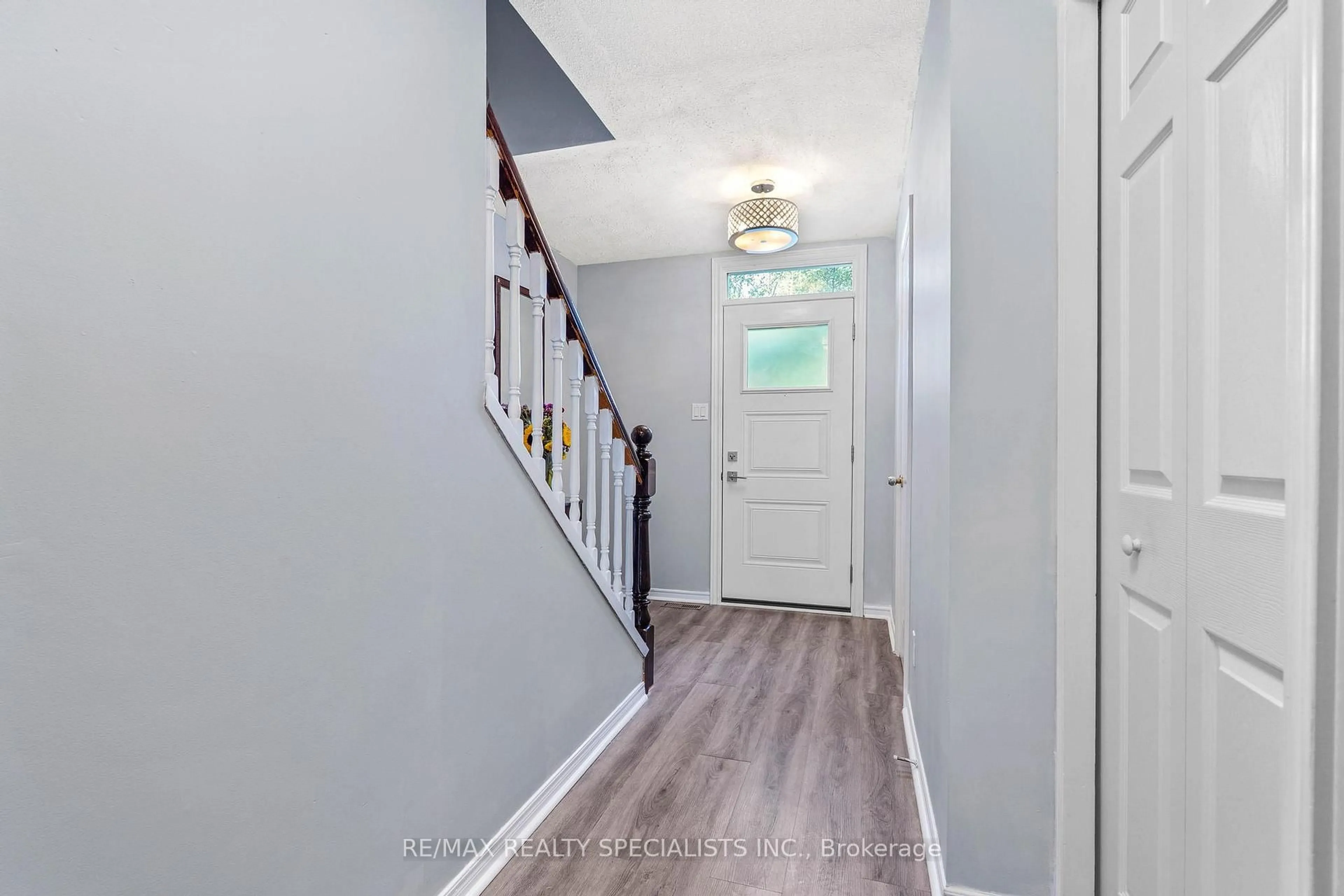 Indoor entryway for 397 Springbank Ave #6, Woodstock Ontario N4T 1P8