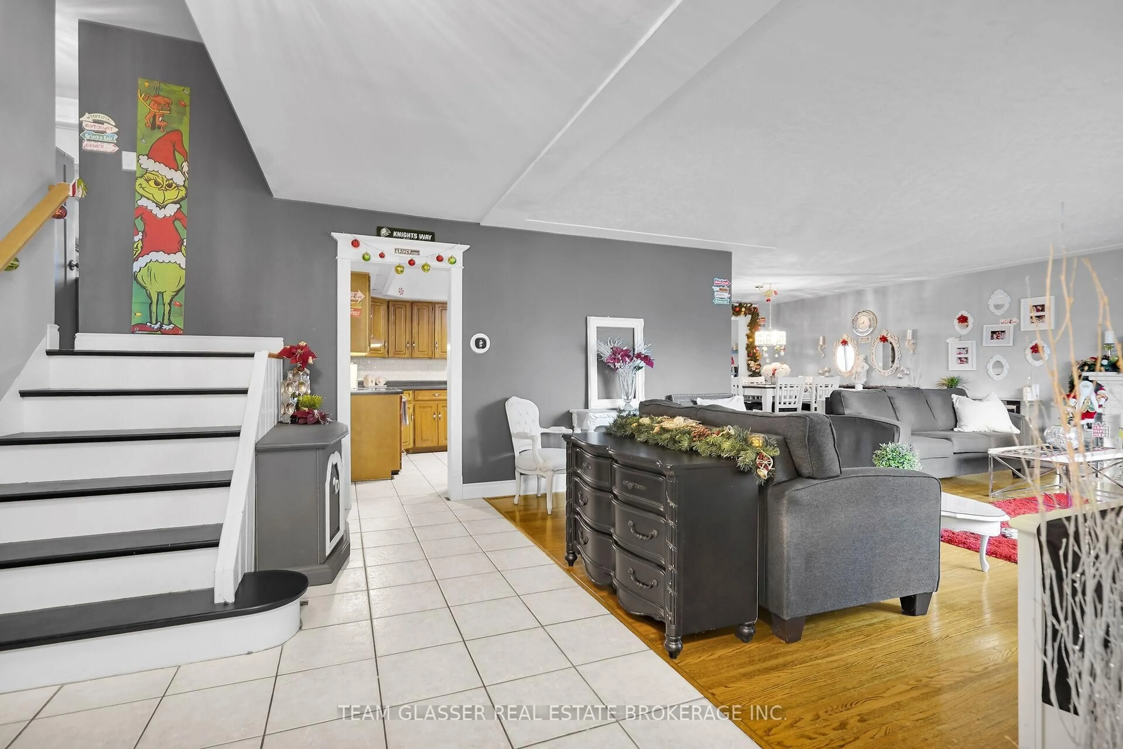 Unknown for 426 PINETREE Dr, London North Ontario N6H 3M8