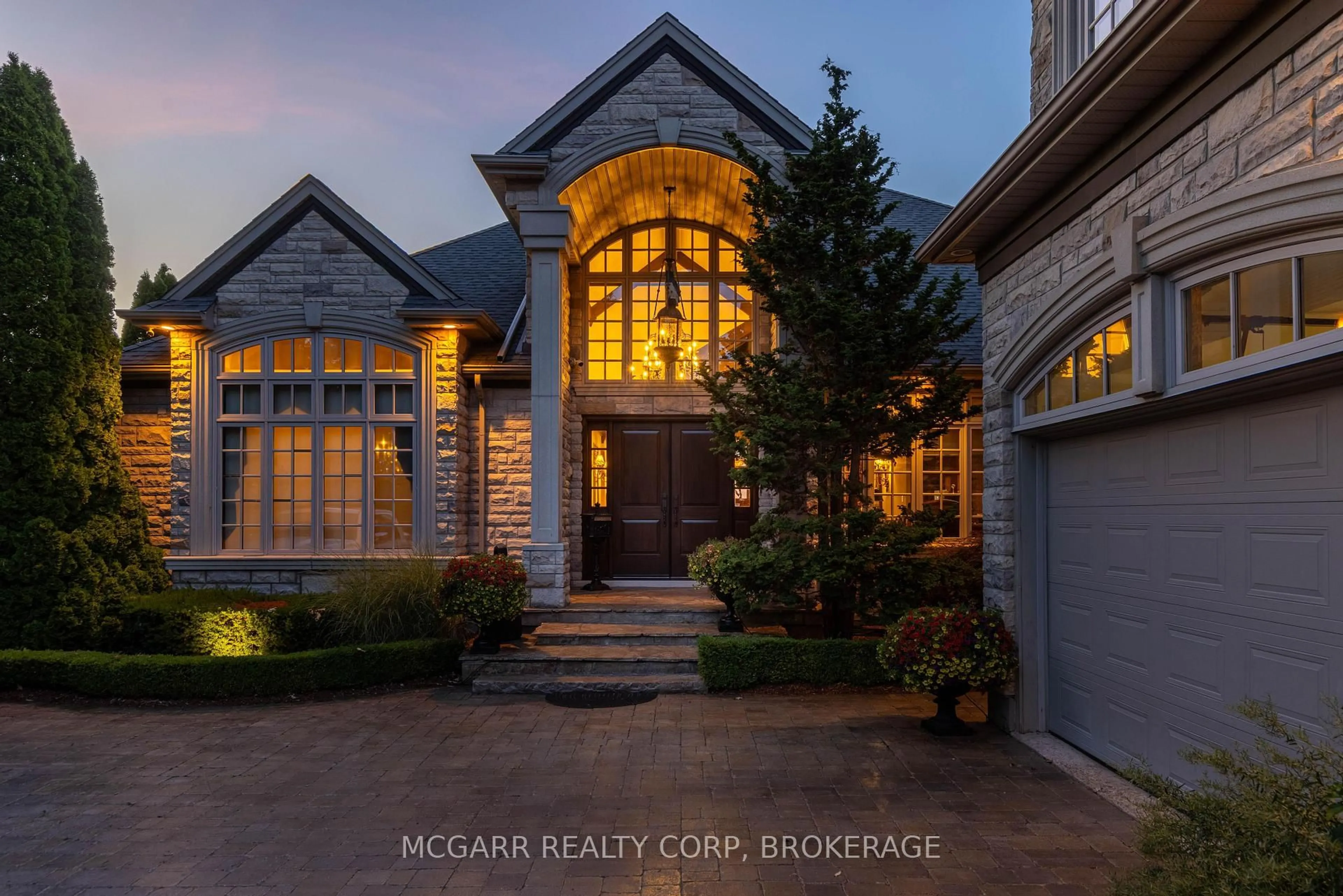 Indoor entryway for 89 October Dr, St. Catharines Ontario L2N 6J4
