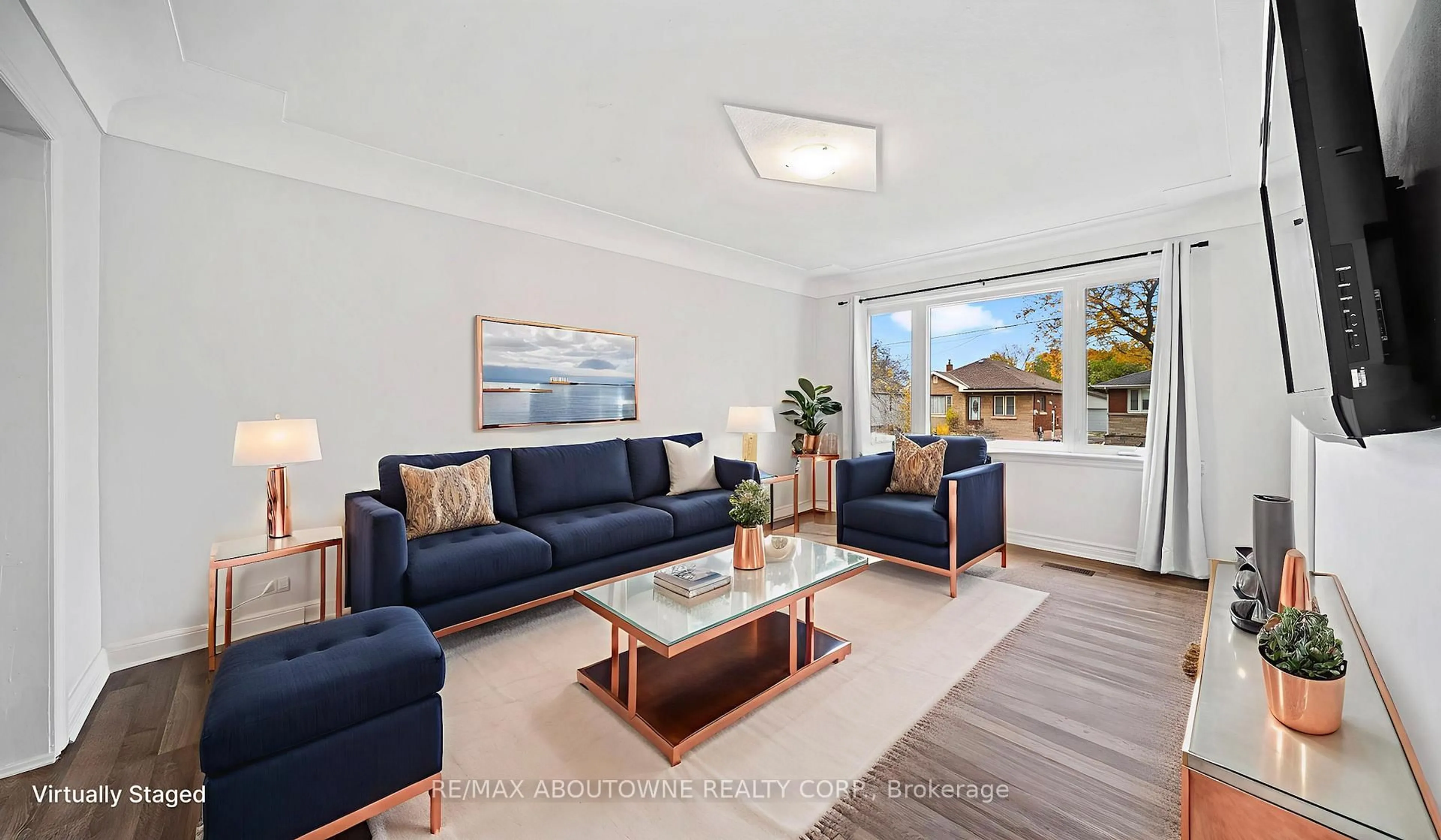 Living room with furniture, unknown for 661 Brighton Ave, Hamilton Ontario L8H 6H3