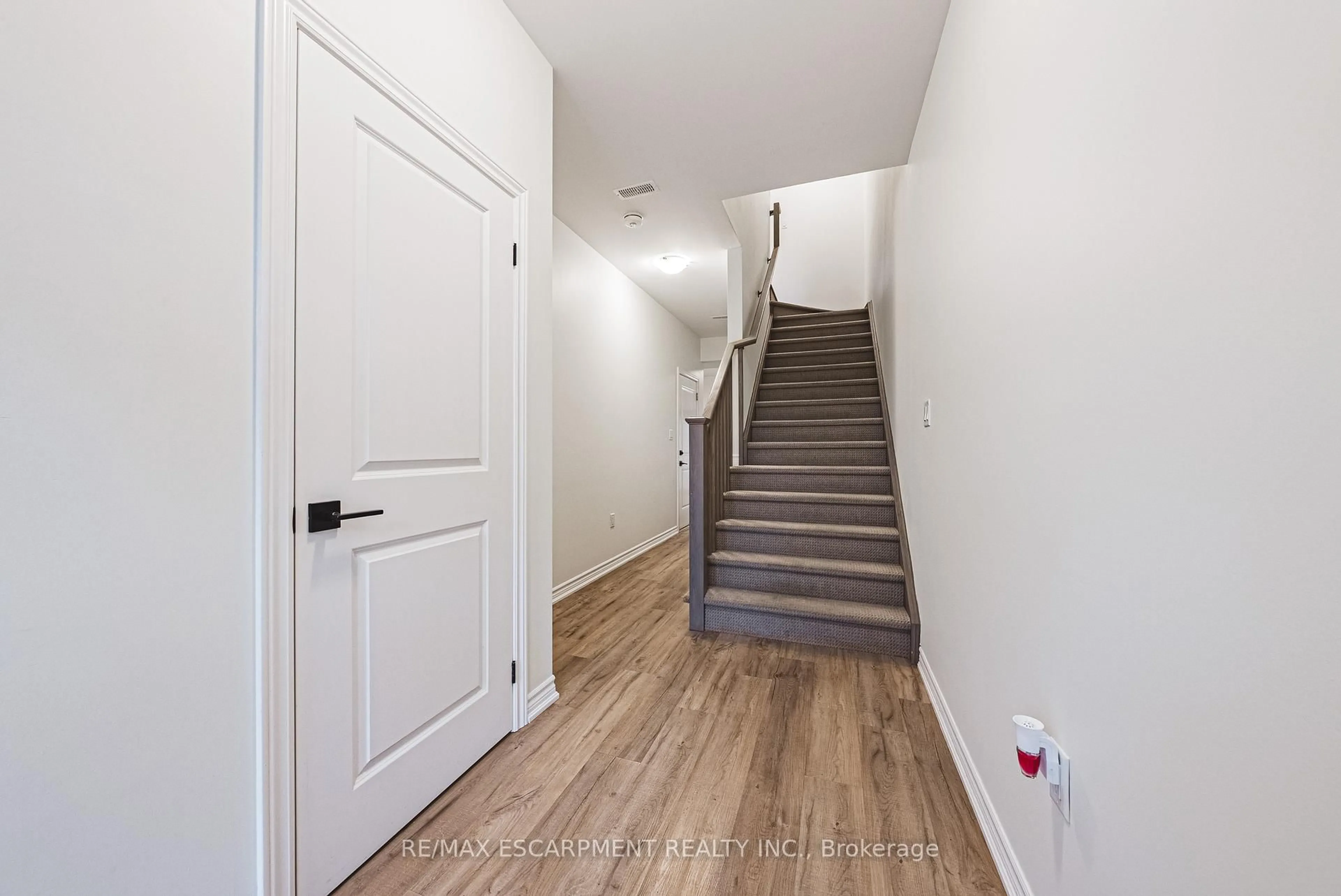 Indoor foyer for 47 Cadwell Lane, Hamilton Ontario L9C 0C4