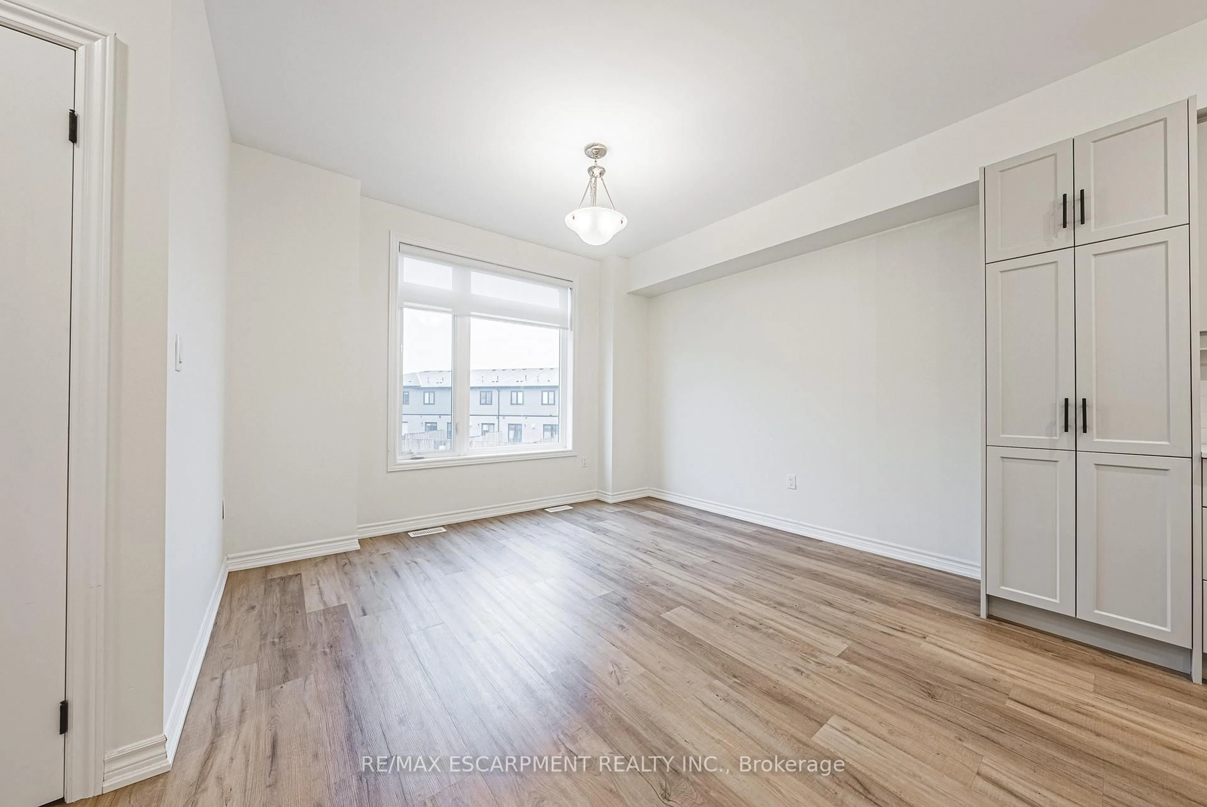 A pic of a room for 47 Cadwell Lane, Hamilton Ontario L9C 0C4