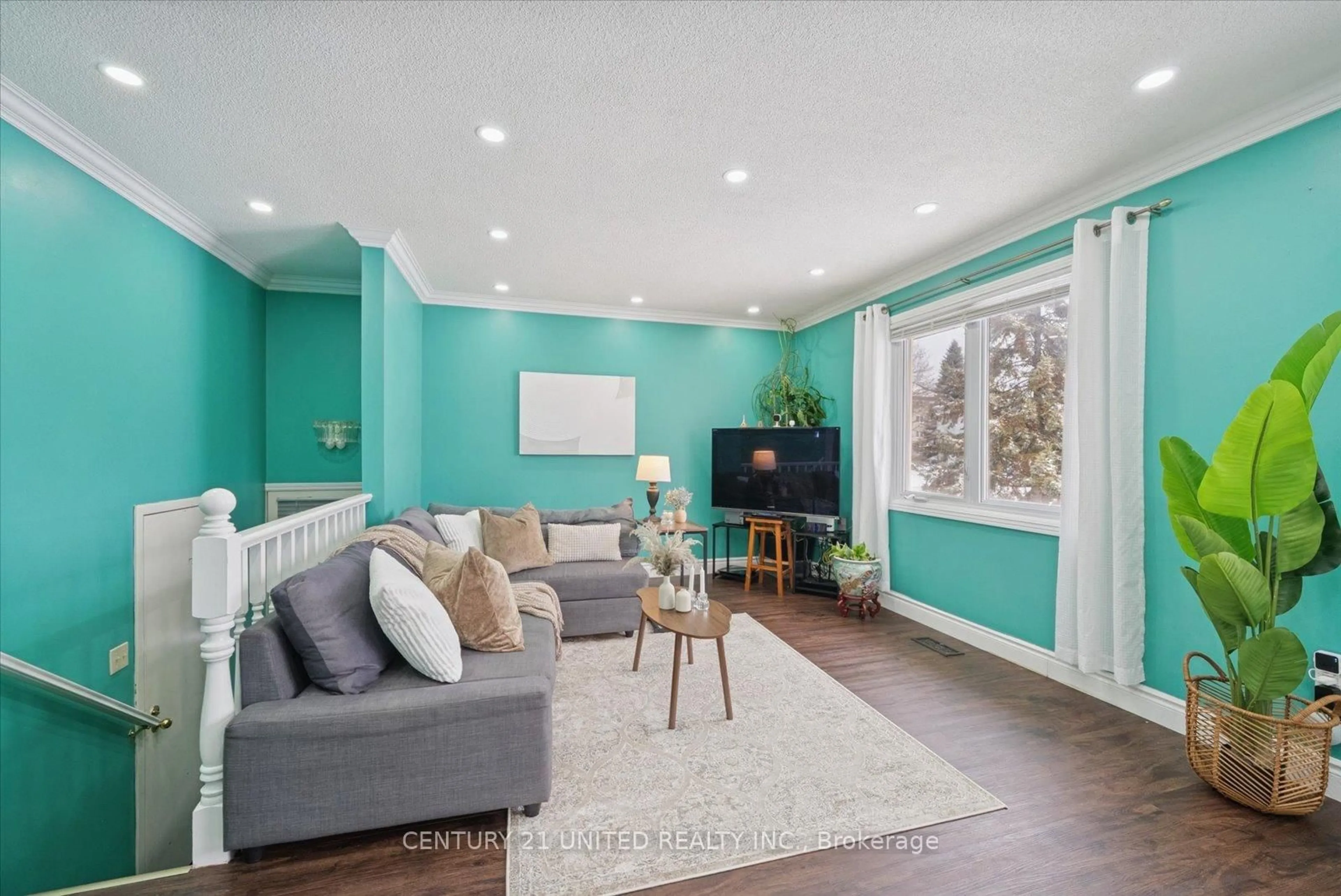 Living room with furniture, unknown for 939 Dainard Dr, Peterborough Ontario K9K 2A7