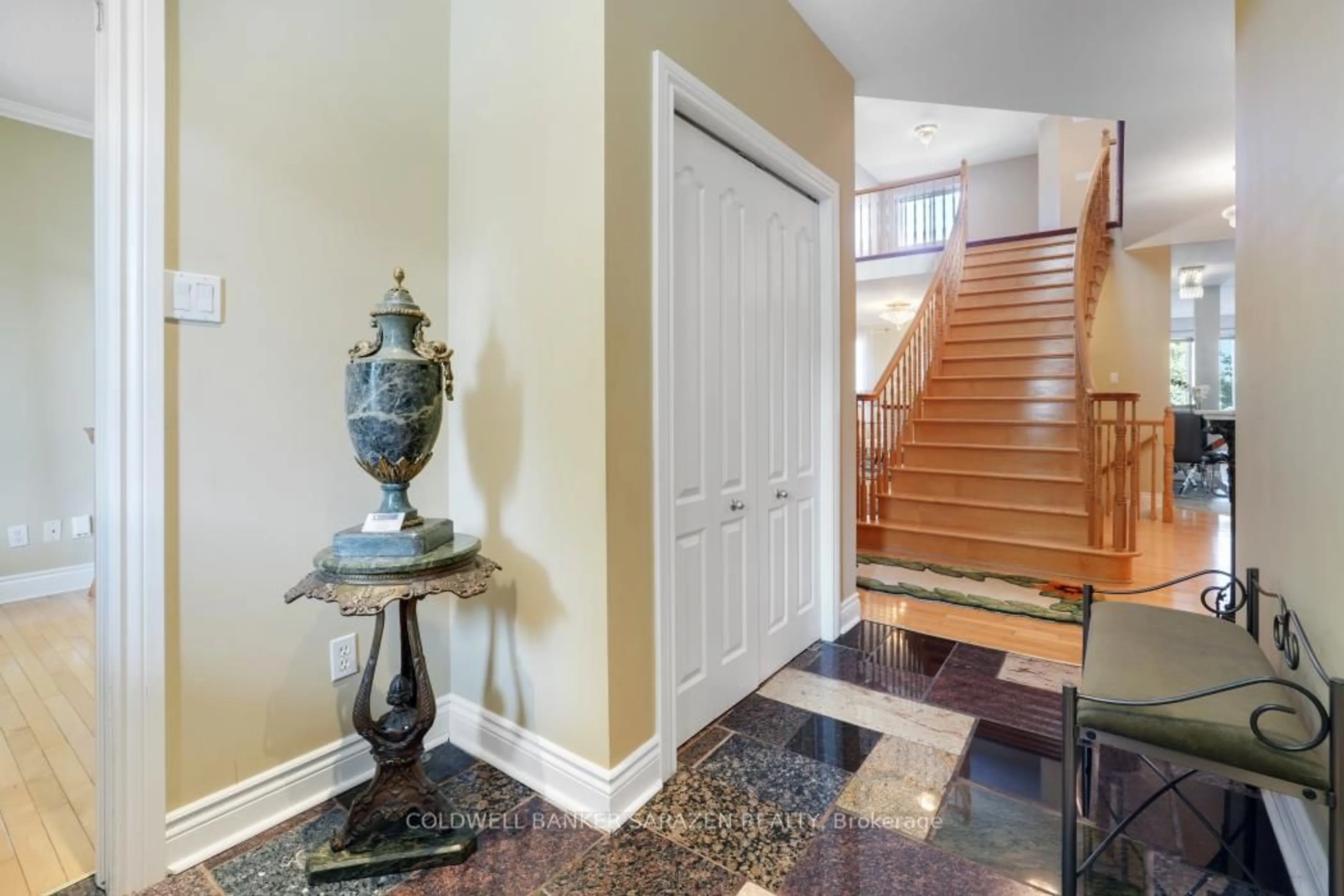 Indoor entryway for 5 Escade Dr, Ottawa Ontario K2G 6R9