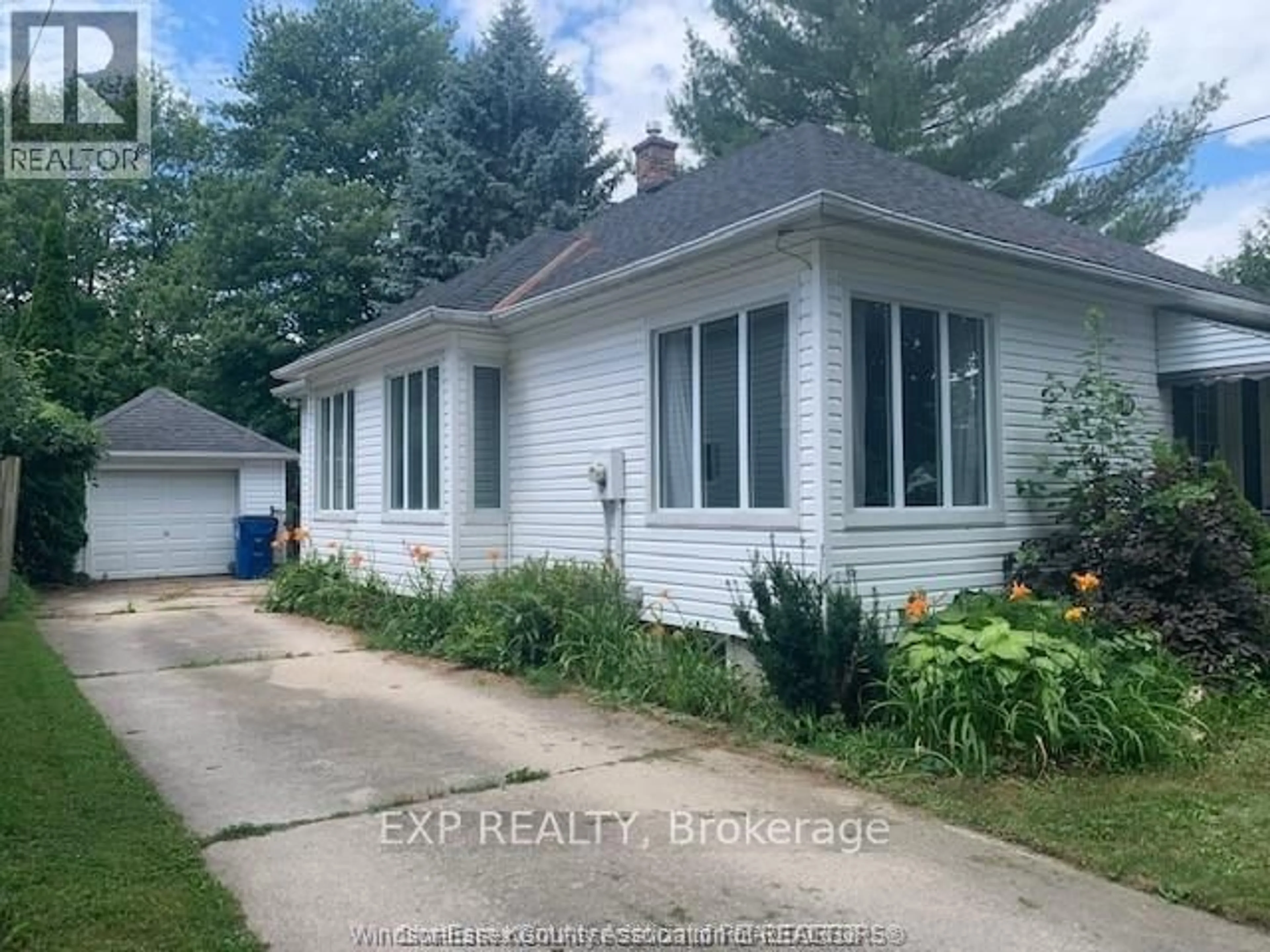 Home with vinyl exterior material, street for 19 Lisgar St, Chatham-Kent Ontario N0P 2C0