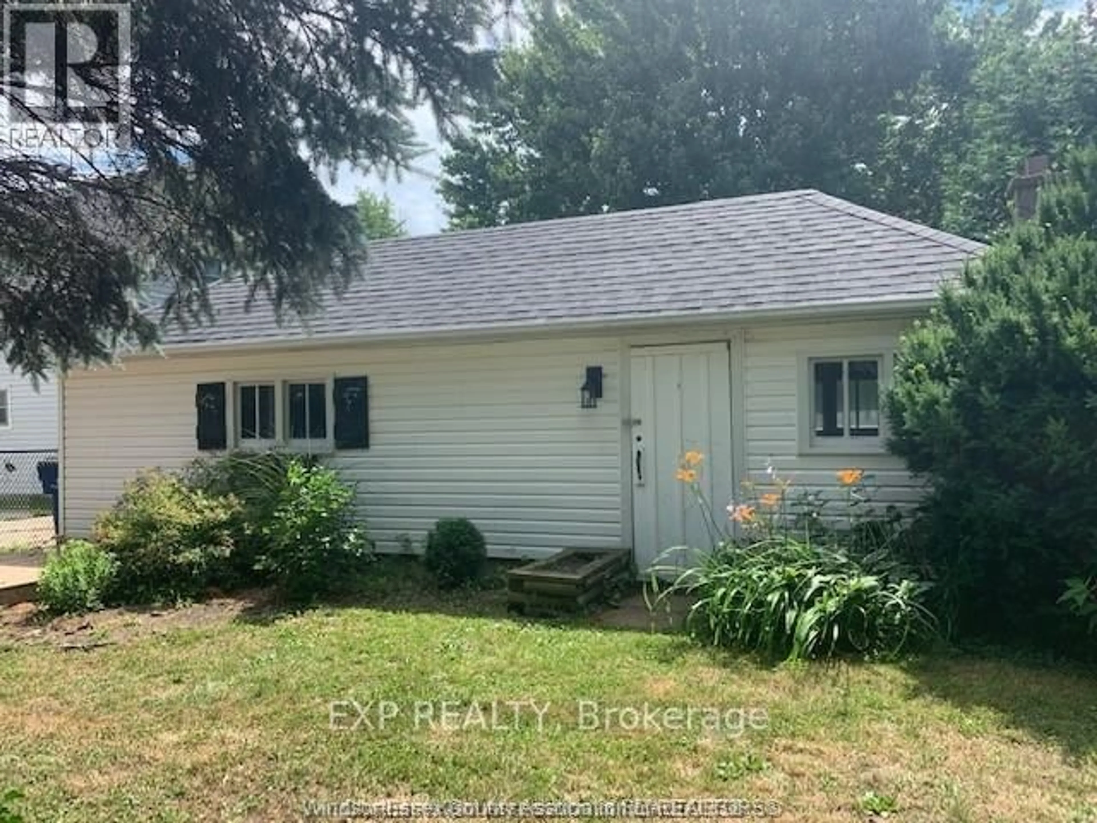 Home with vinyl exterior material, street for 19 Lisgar St, Chatham-Kent Ontario N0P 2C0