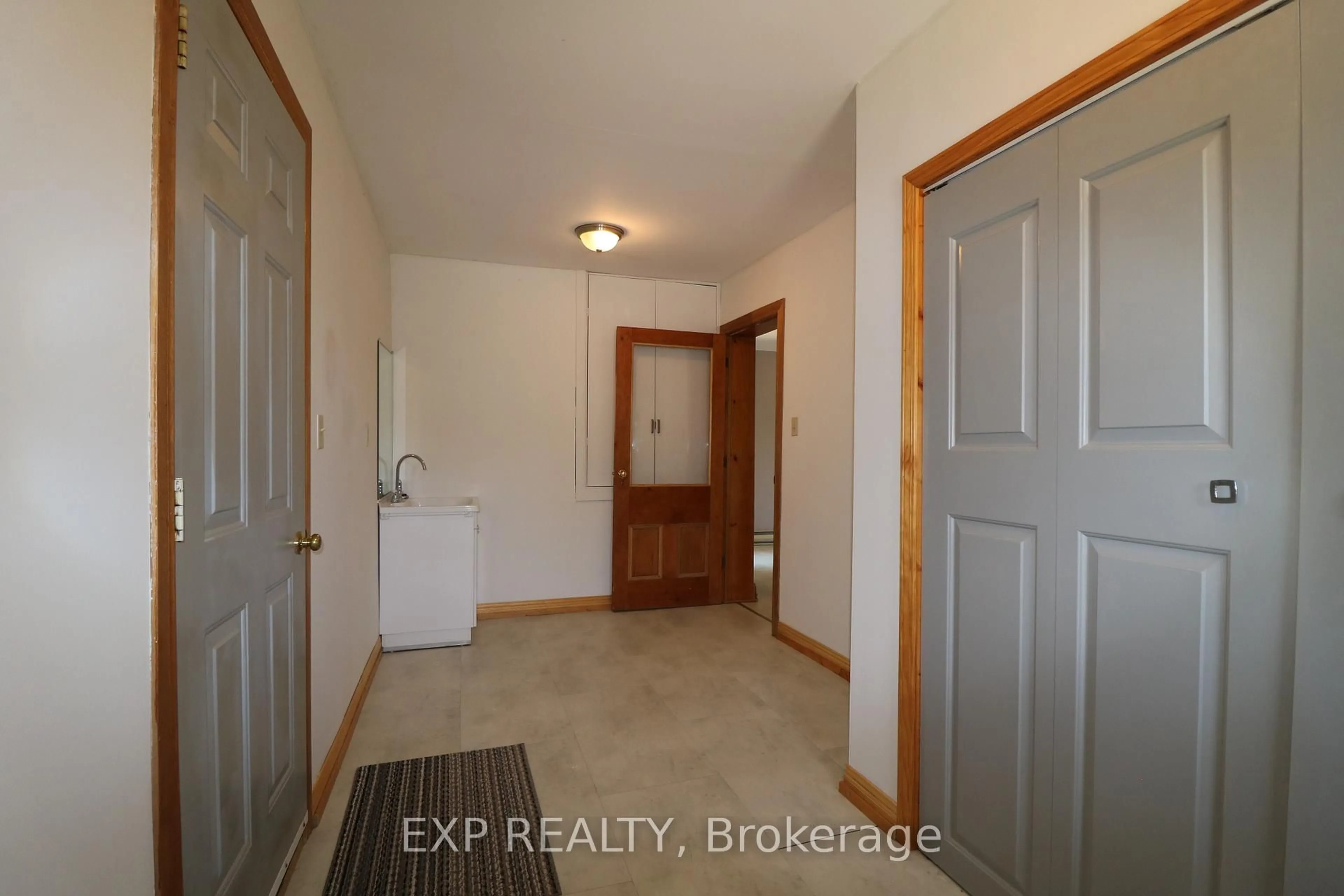 Indoor entryway for 3090 County Rd 10 Rd, Prince Edward County Ontario K0K 2P0