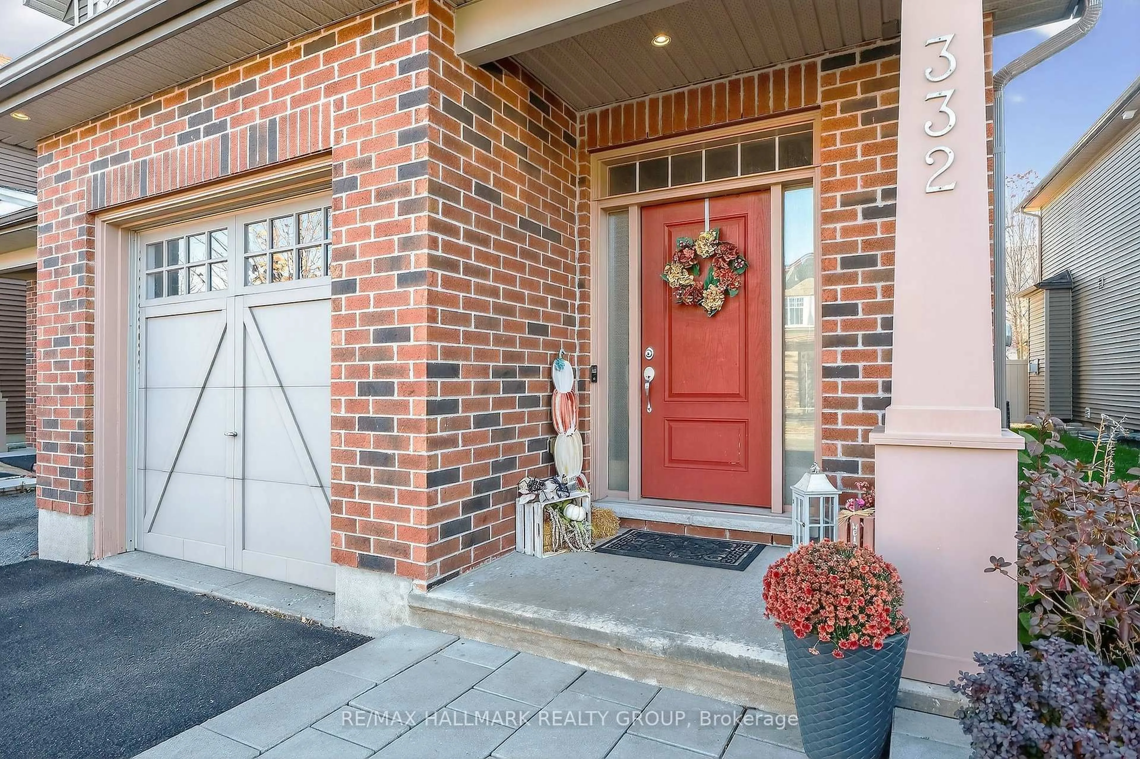 Unknown for 332 Gracewood Cres, Ottawa Ontario K1T 0J7