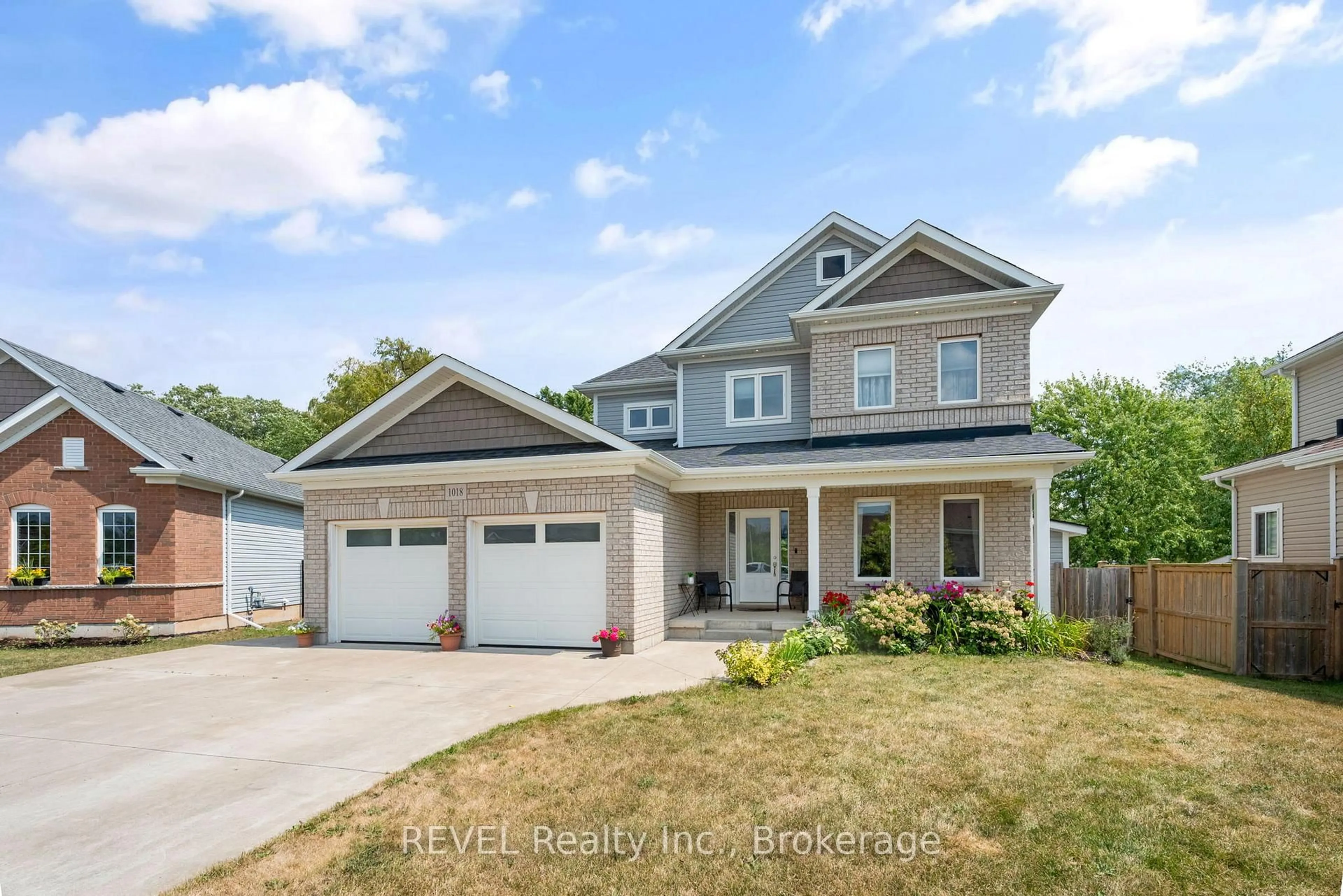 Home with vinyl exterior material, street for 1018 Kerby St, Fort Erie Ontario L2A 0B9