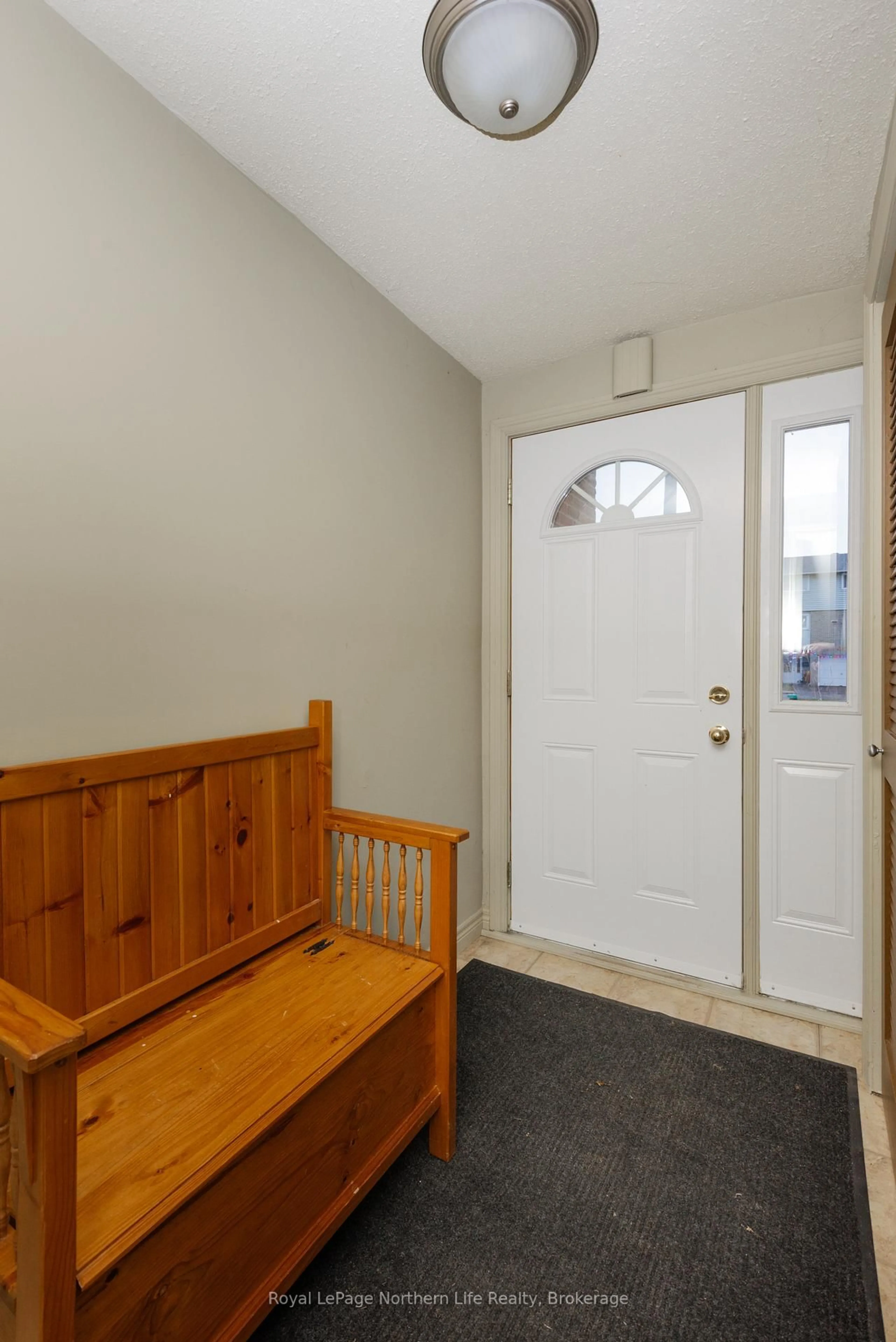 Indoor entryway for 644 Lakeshore Dr #32, North Bay Ontario P1A 3N6
