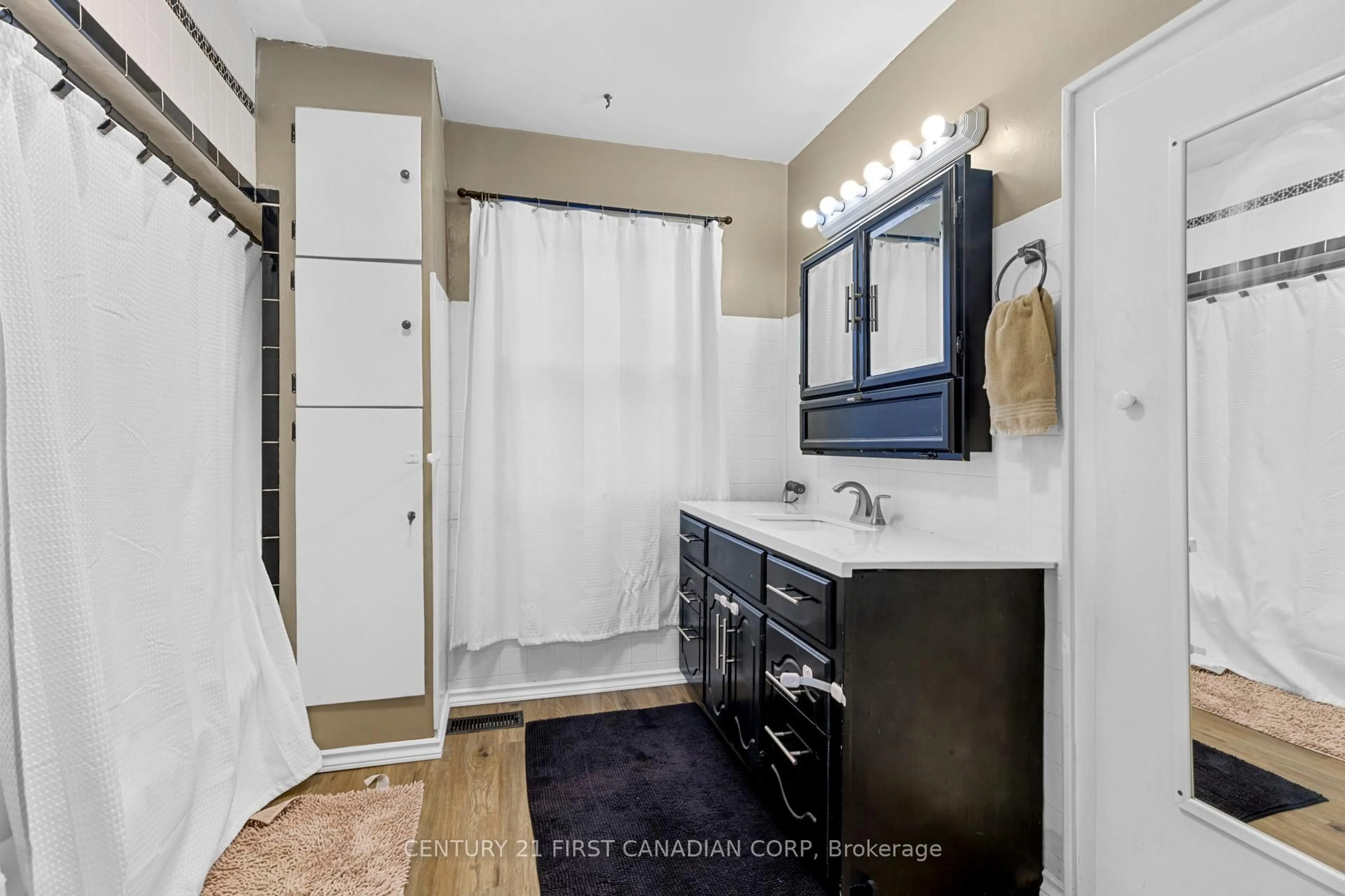 Standard bathroom, ceramic/tile floor for 49 McNay St, London East Ontario N5Y 1K8