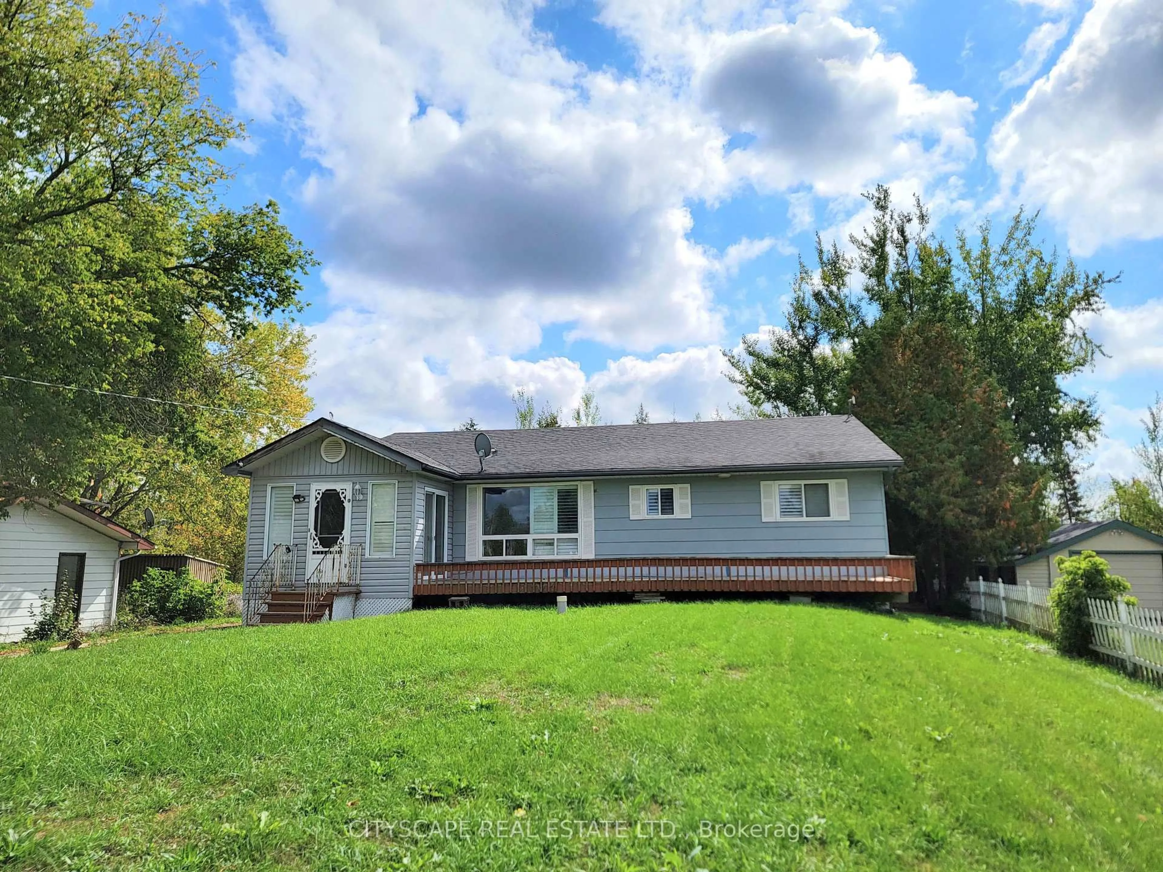 Home with vinyl exterior material, unknown for 34 Robinson Ave, Kawartha Lakes Ontario K0M 2B0