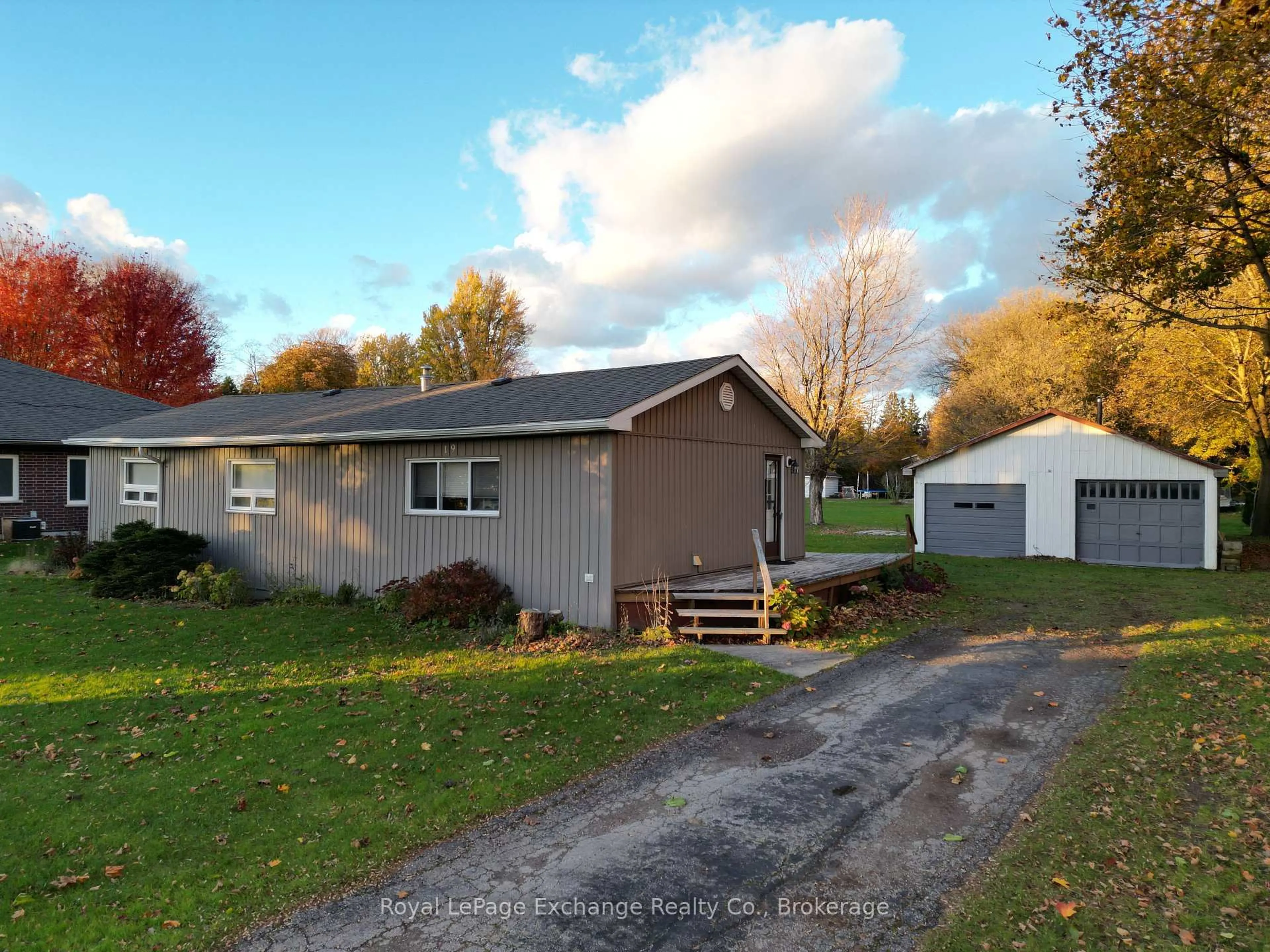 A pic from outside/outdoor area/front of a property/back of a property/a pic from drone, unknown for 19 Park St, Huron-Kinloss Ontario N0G 2R0