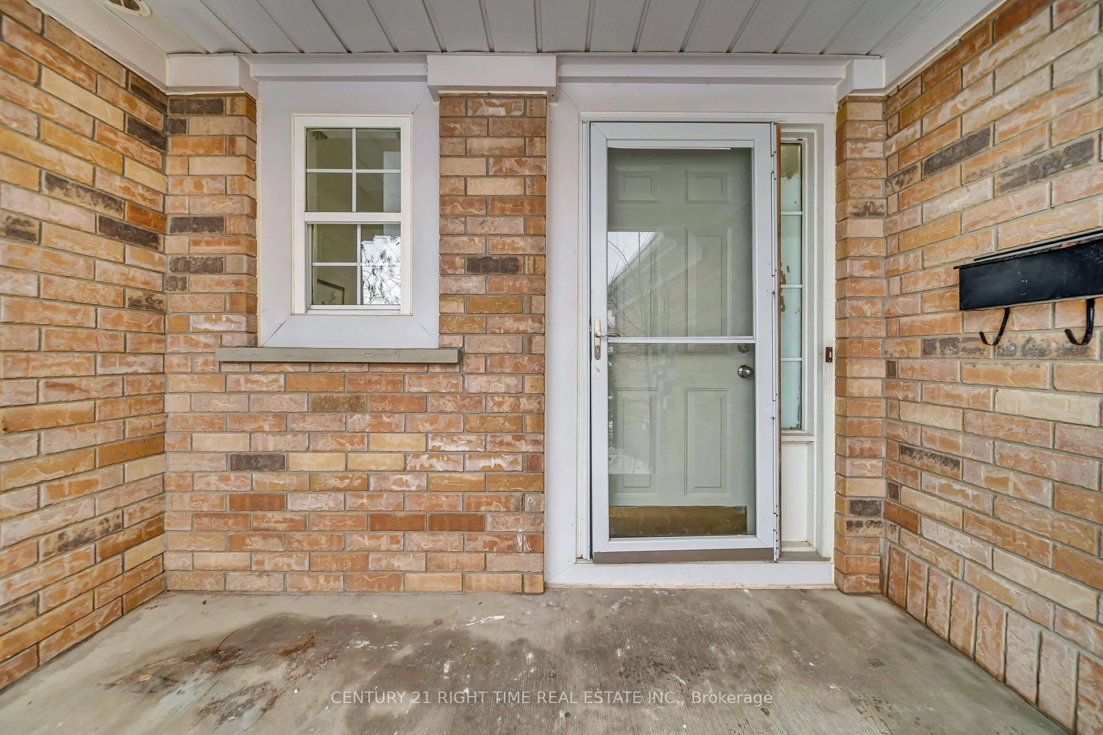 Indoor entryway for 540 MARINER Dr, Waterloo Ontario N2K 3Y8
