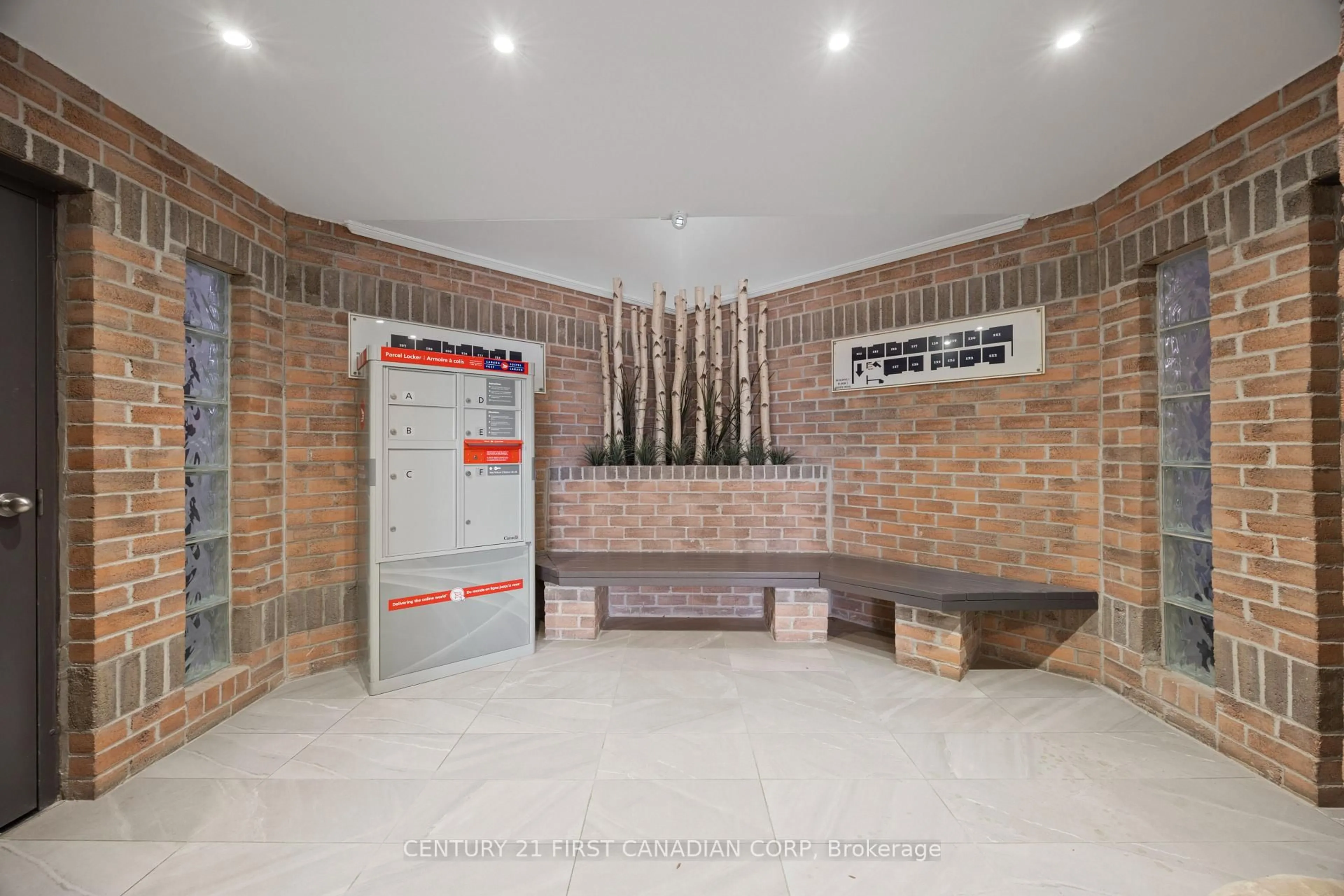 Indoor foyer for 2228 Trafalgar St #208, London East Ontario N5V 4J8