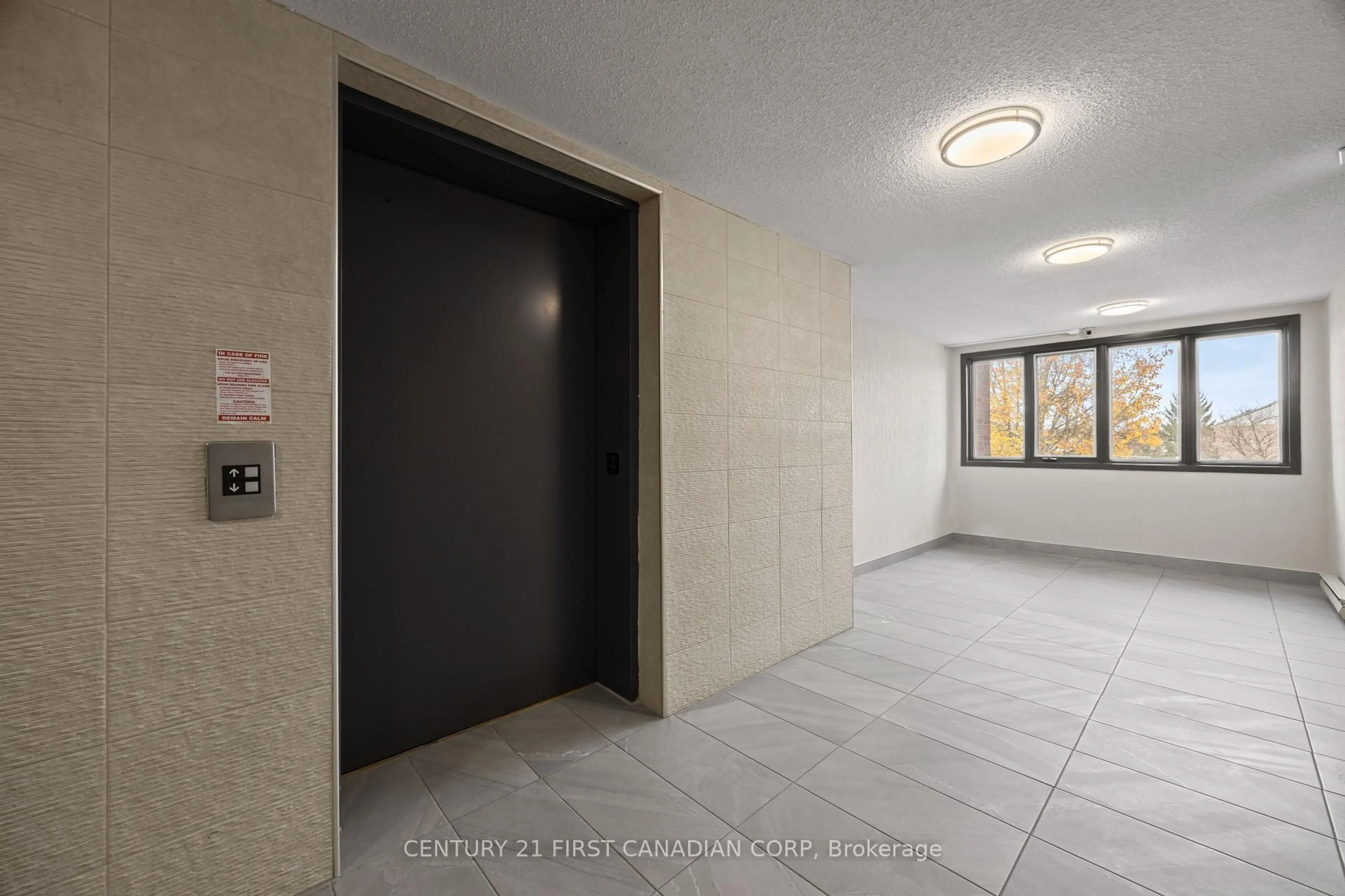 Indoor foyer for 2228 Trafalgar St #208, London East Ontario N5V 4J8