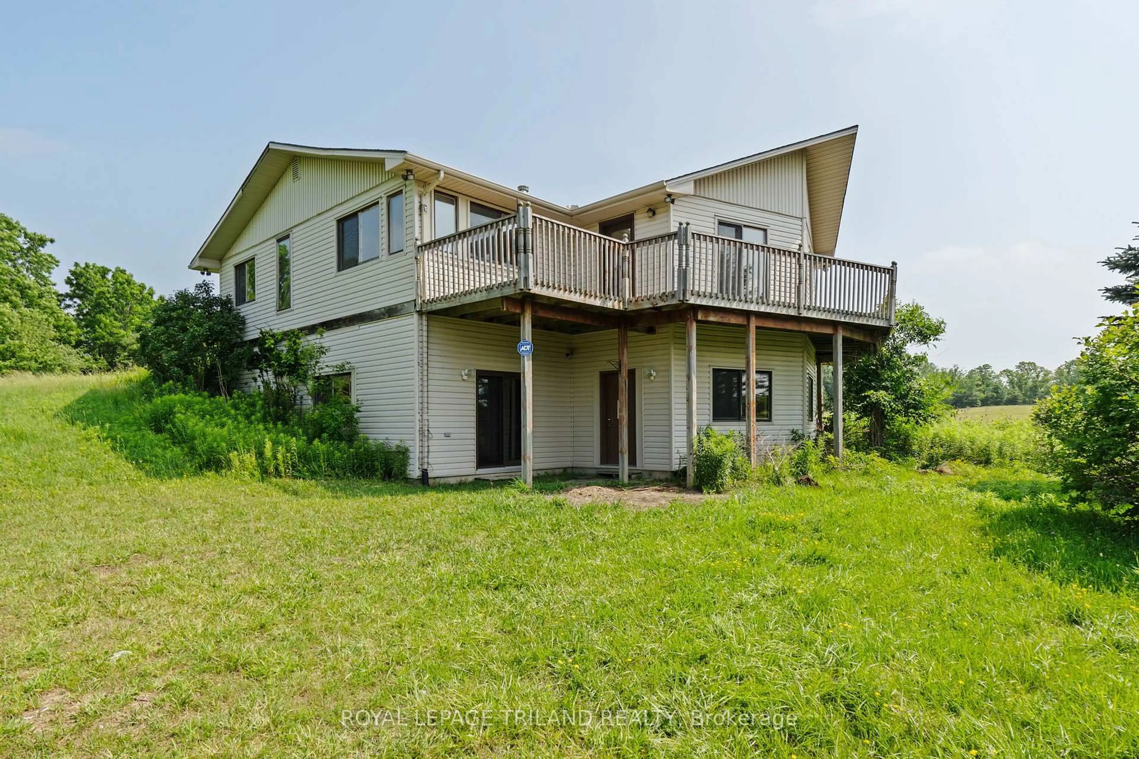 A pic from outside/outdoor area/front of a property/back of a property/a pic from drone, unknown for 25090 Dundonald Rd, Southwest Middlesex Ontario N0N 1A0