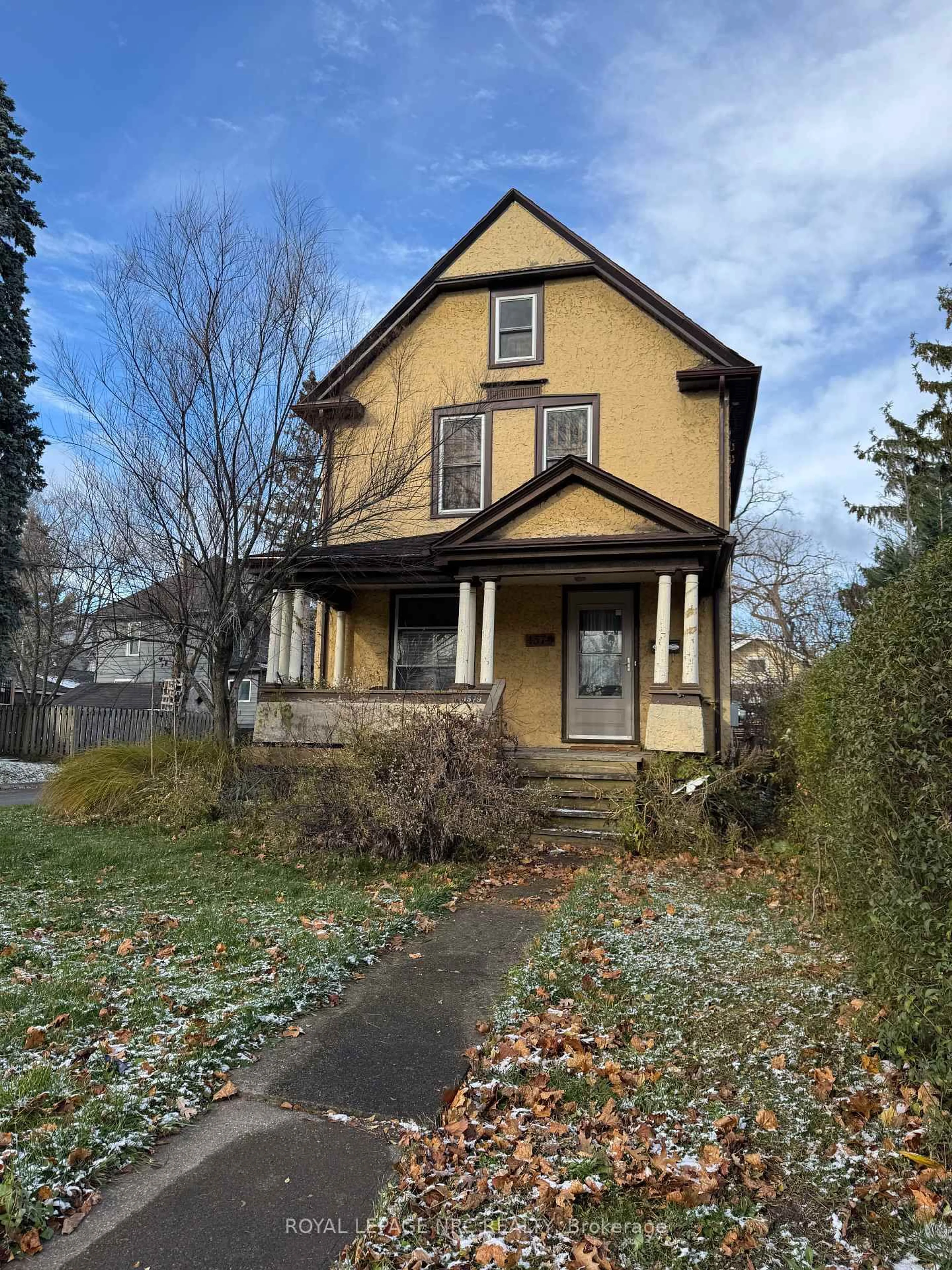 Home with vinyl exterior material, street for 4579 Eastwood Cres, Niagara Falls Ontario L2E 1B1