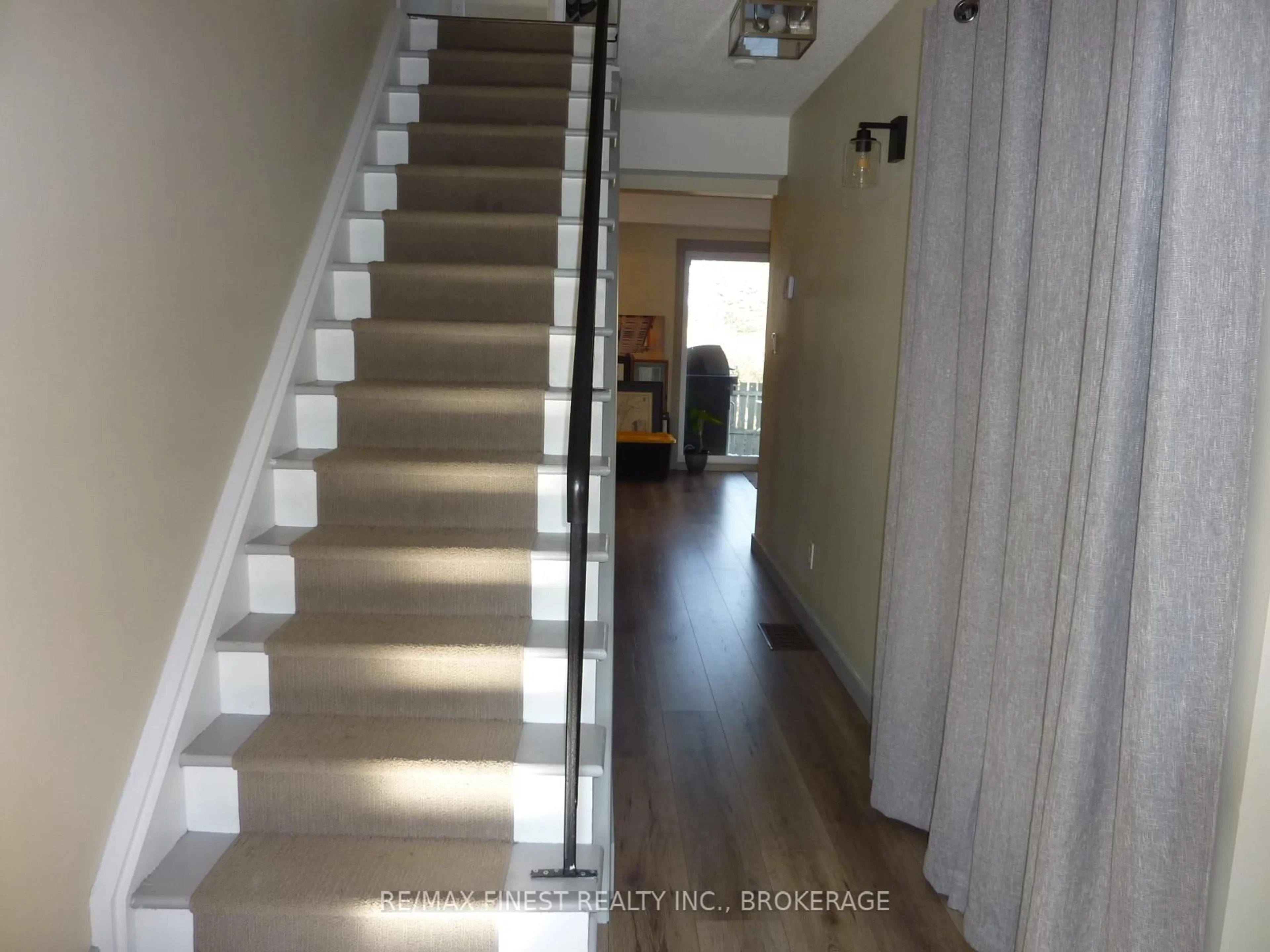 Unknown for 490 Grandtrunk Ave, Kingston Ontario K7M 8P6