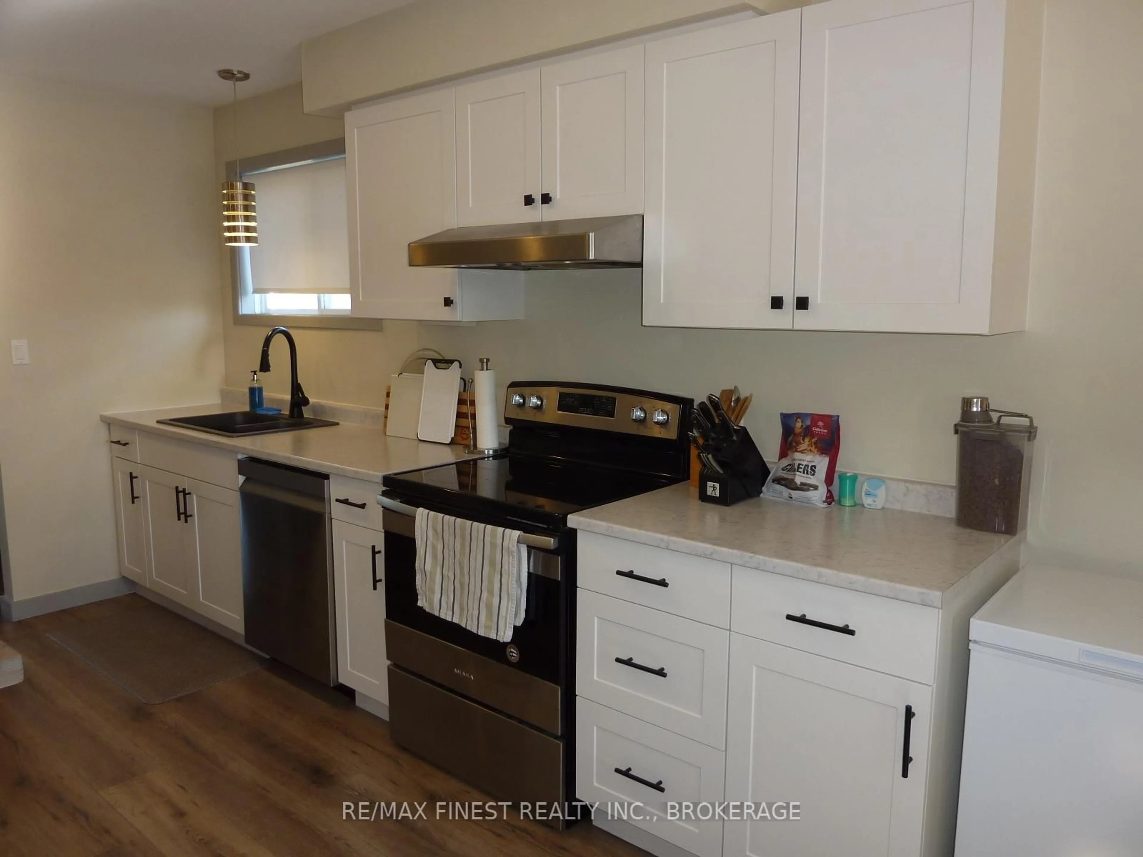 Standard kitchen, unknown for 490 Grandtrunk Ave, Kingston Ontario K7M 8P6