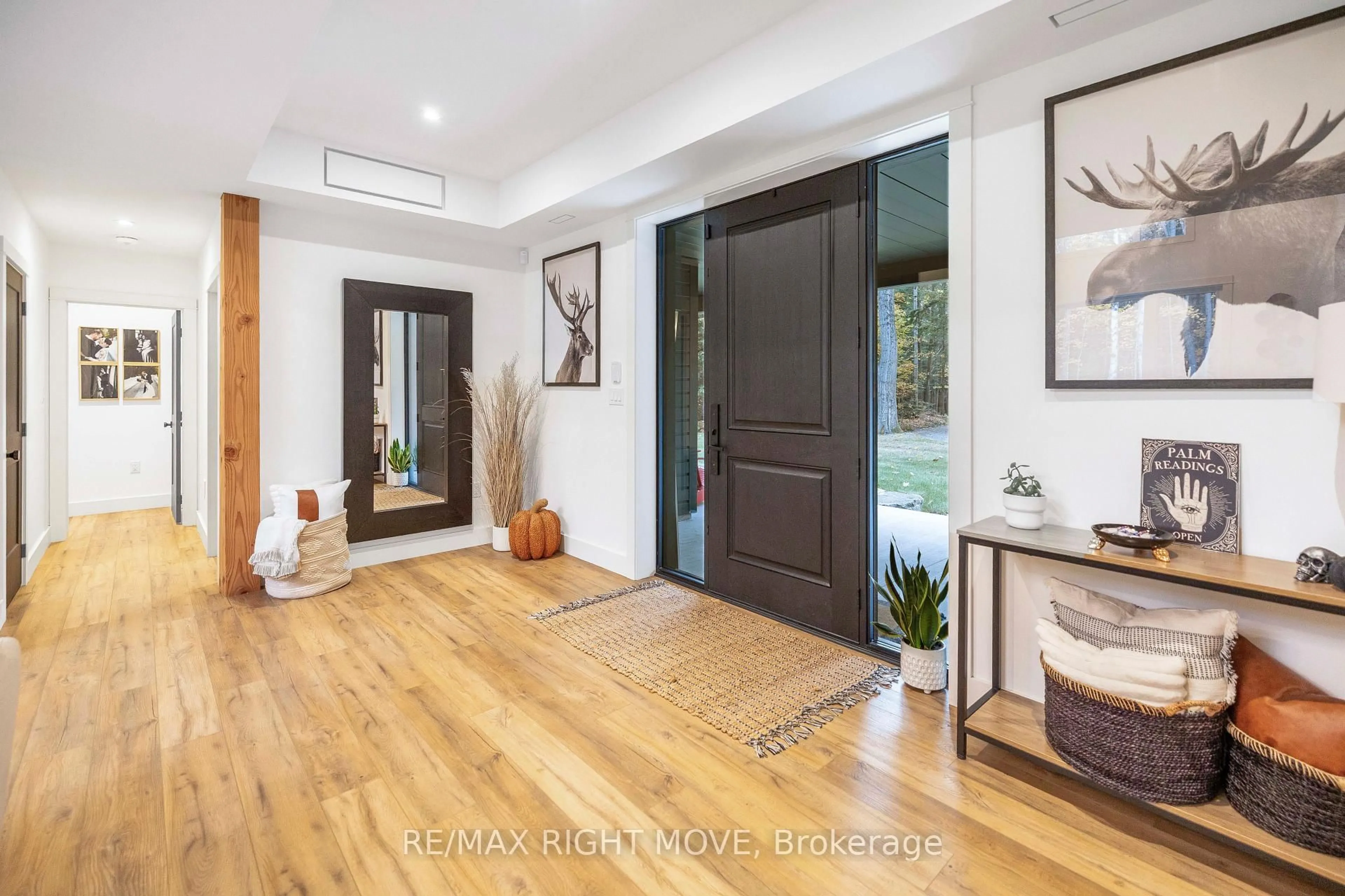 Indoor entryway for 1025 Davis Dr, Gravenhurst Ontario P0E 1N0