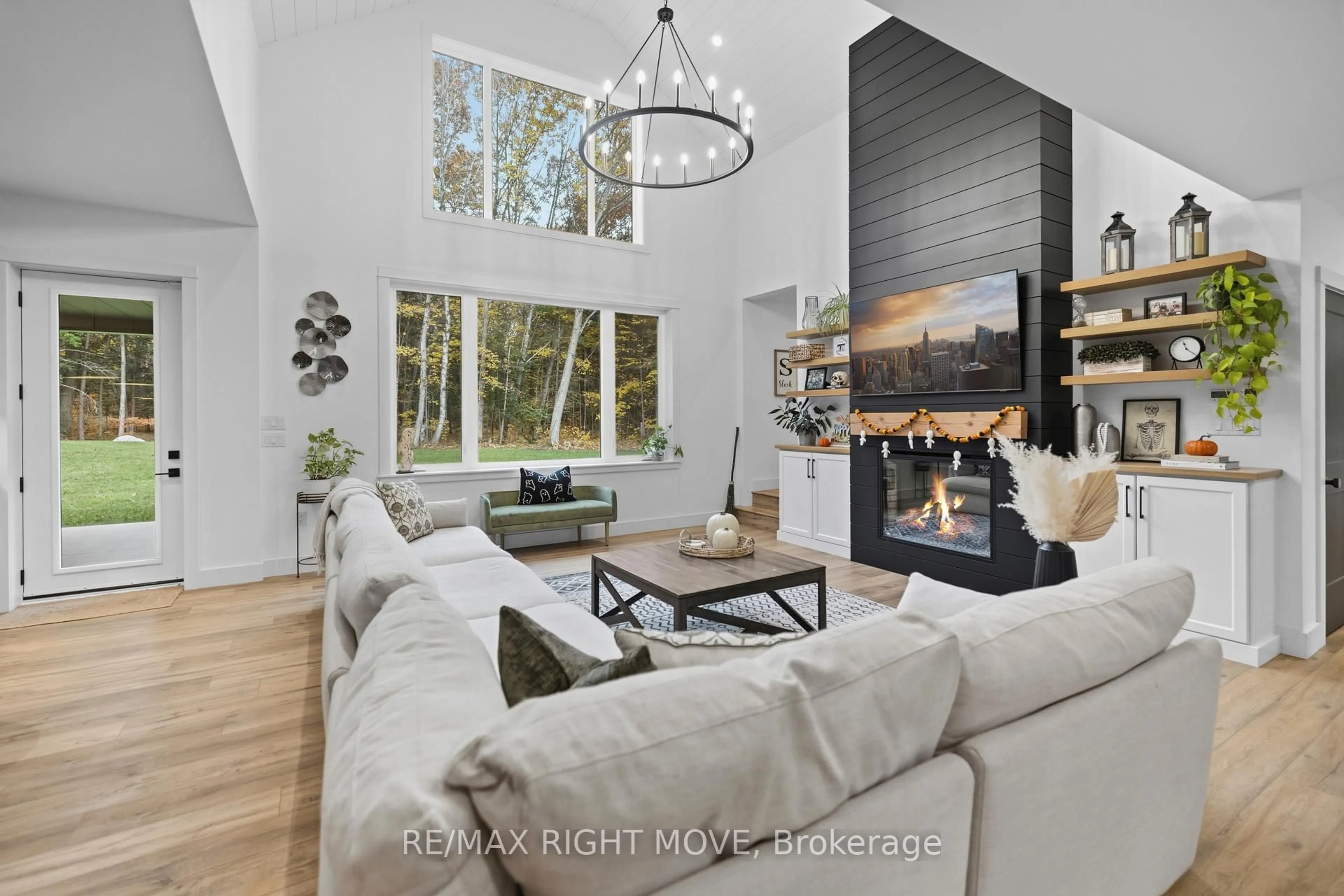 Living room with furniture, wood/laminate floor for 1025 Davis Dr, Gravenhurst Ontario P0E 1N0