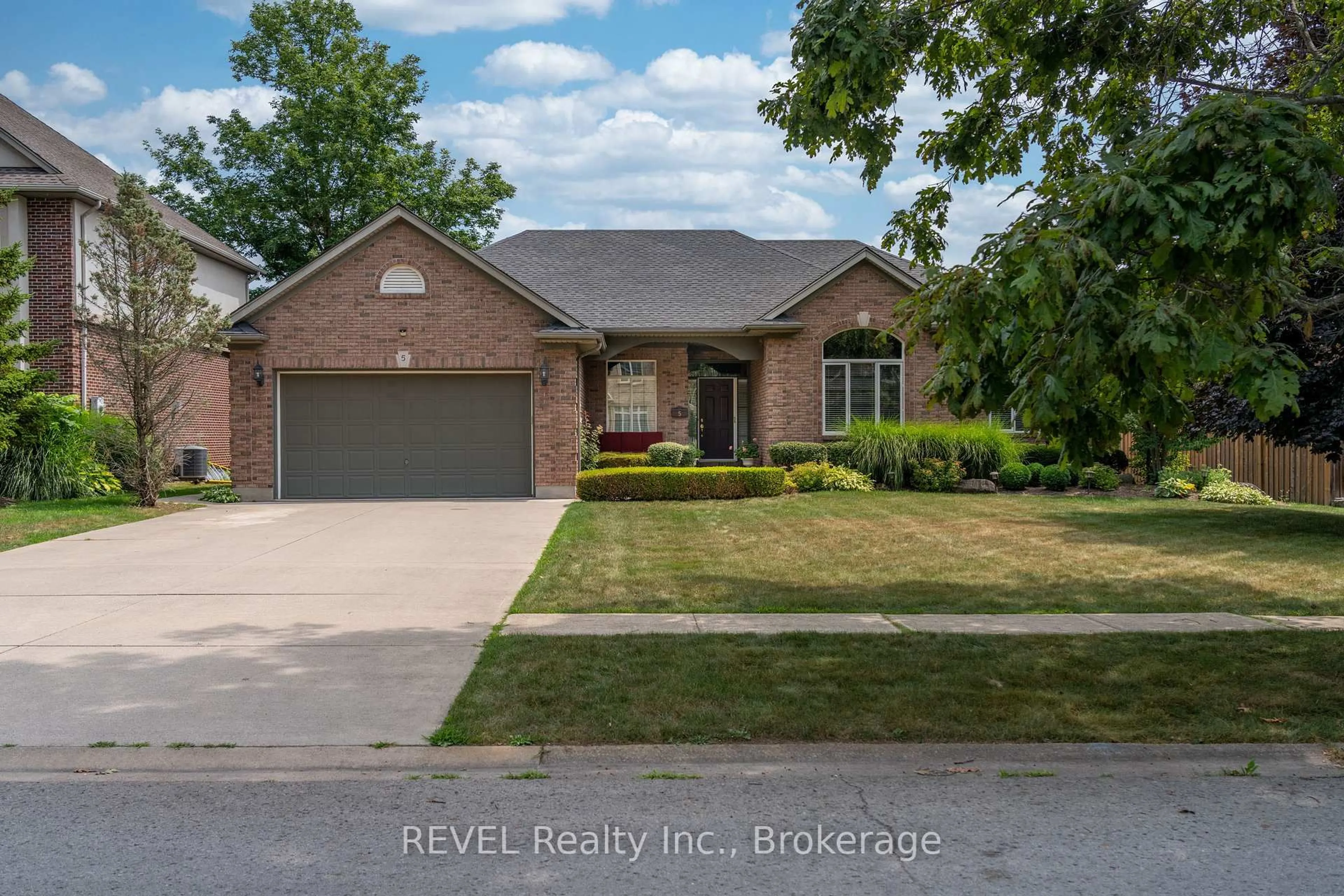 Home with brick exterior material, street for 5 Beechwood Cres, Pelham Ontario L0S 1E7