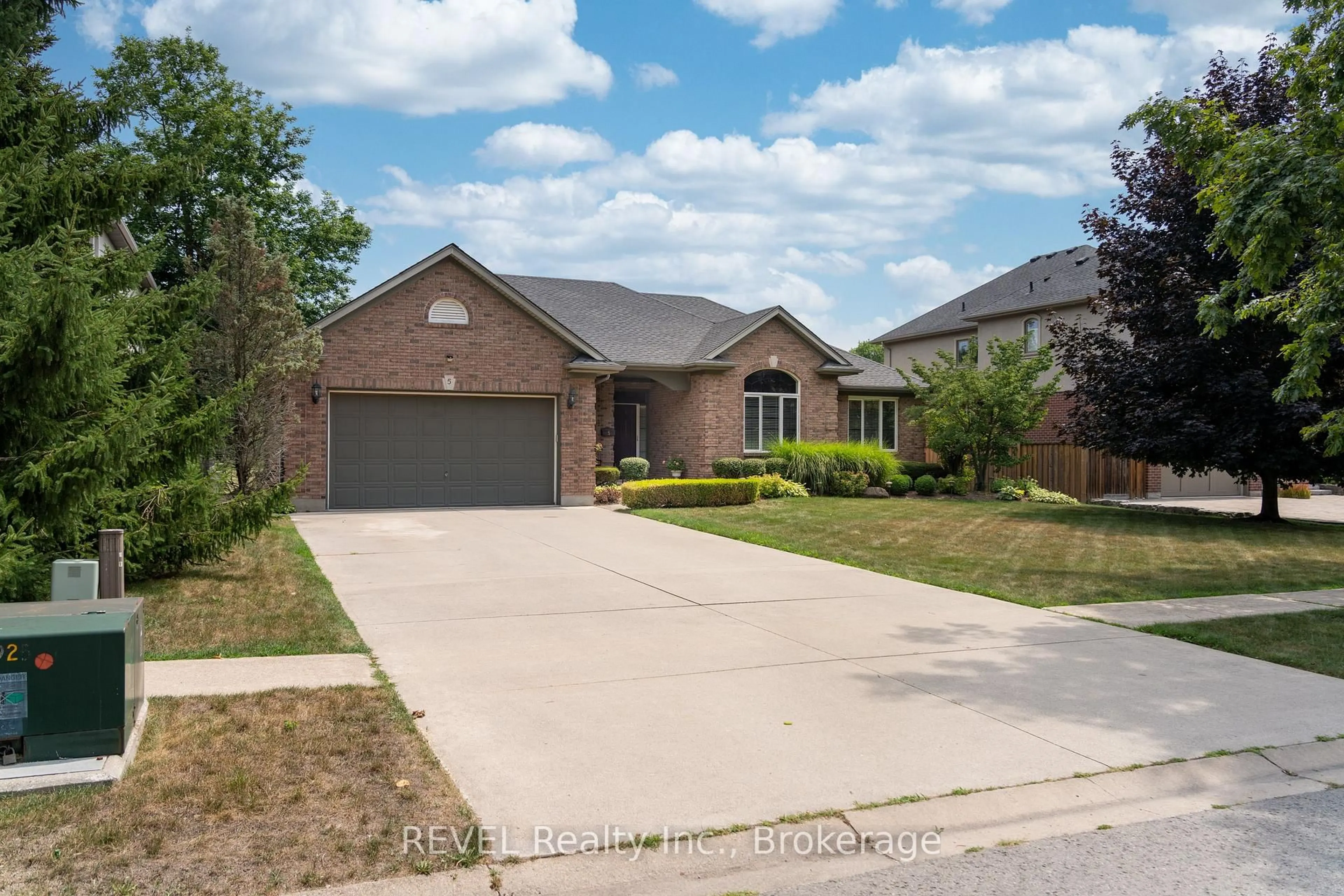 Home with brick exterior material, street for 5 Beechwood Cres, Pelham Ontario L0S 1E7