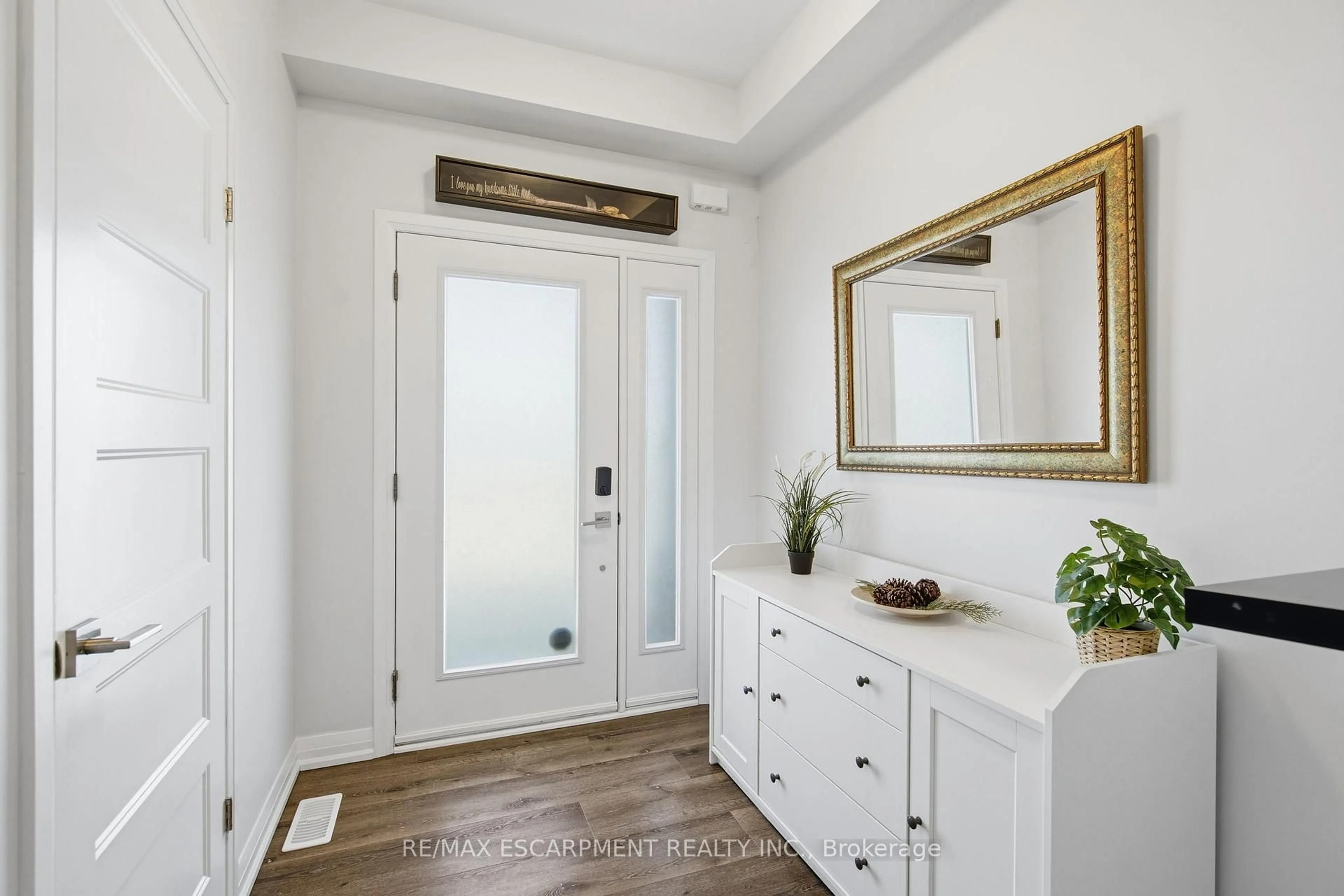 Indoor entryway for 52 JAYLA Lane, West Lincoln Ontario L0R 2A0