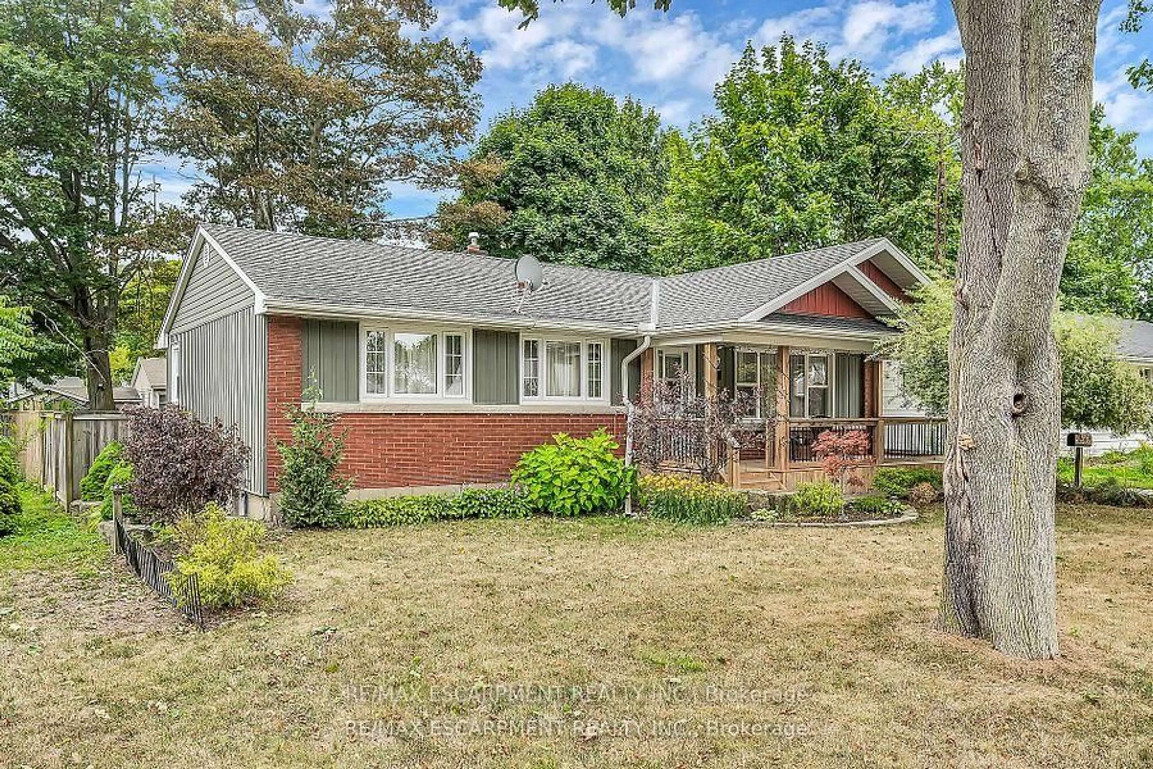 Home with brick exterior material, street for 160 Elizabeth Cres, Haldimand Ontario N1A 2P1