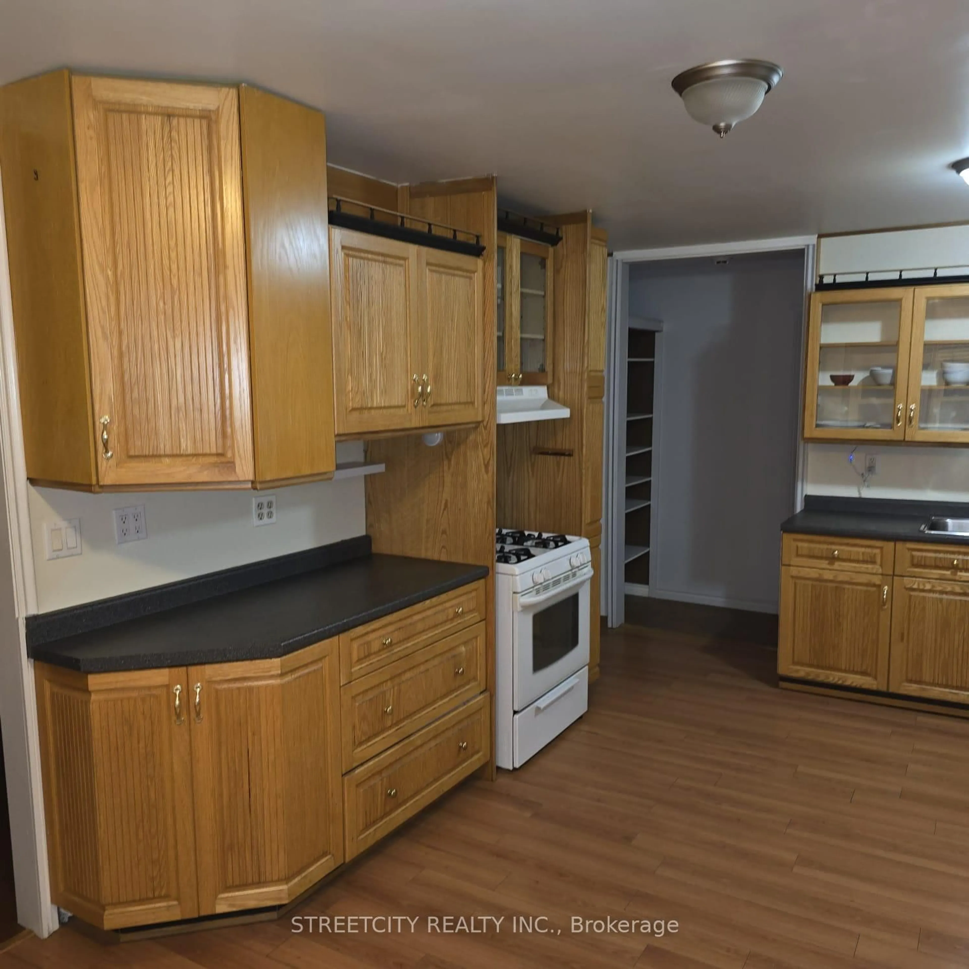 Standard kitchen, unknown for 244 Vancouver St, London East Ontario N5W 4R8