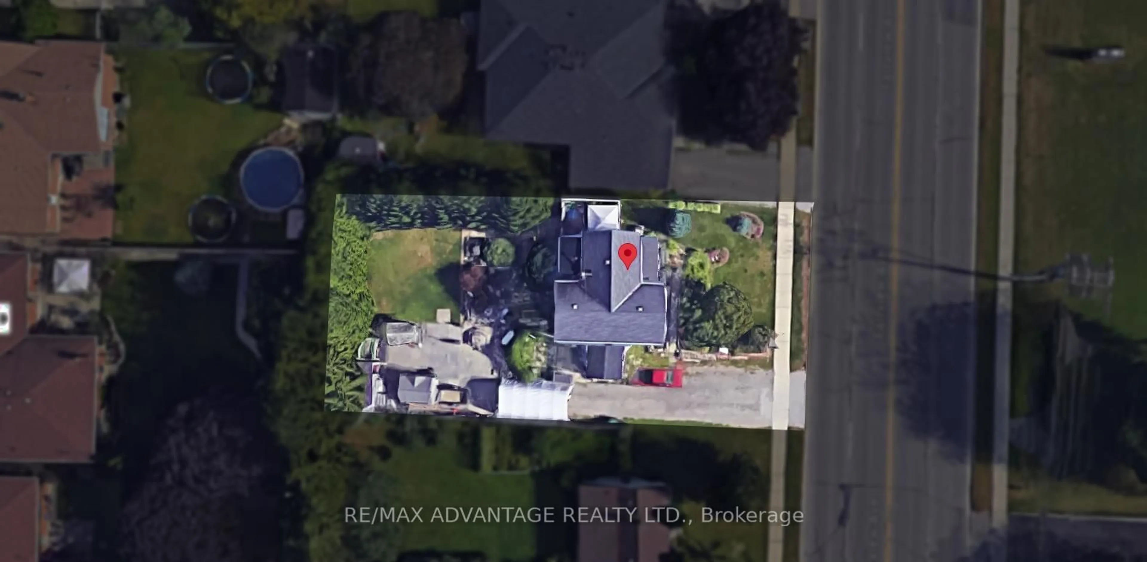 A pic from outside/outdoor area/front of a property/back of a property/a pic from drone, unknown for 114 Fairview Ave, St. Thomas Ontario N5R 4X6