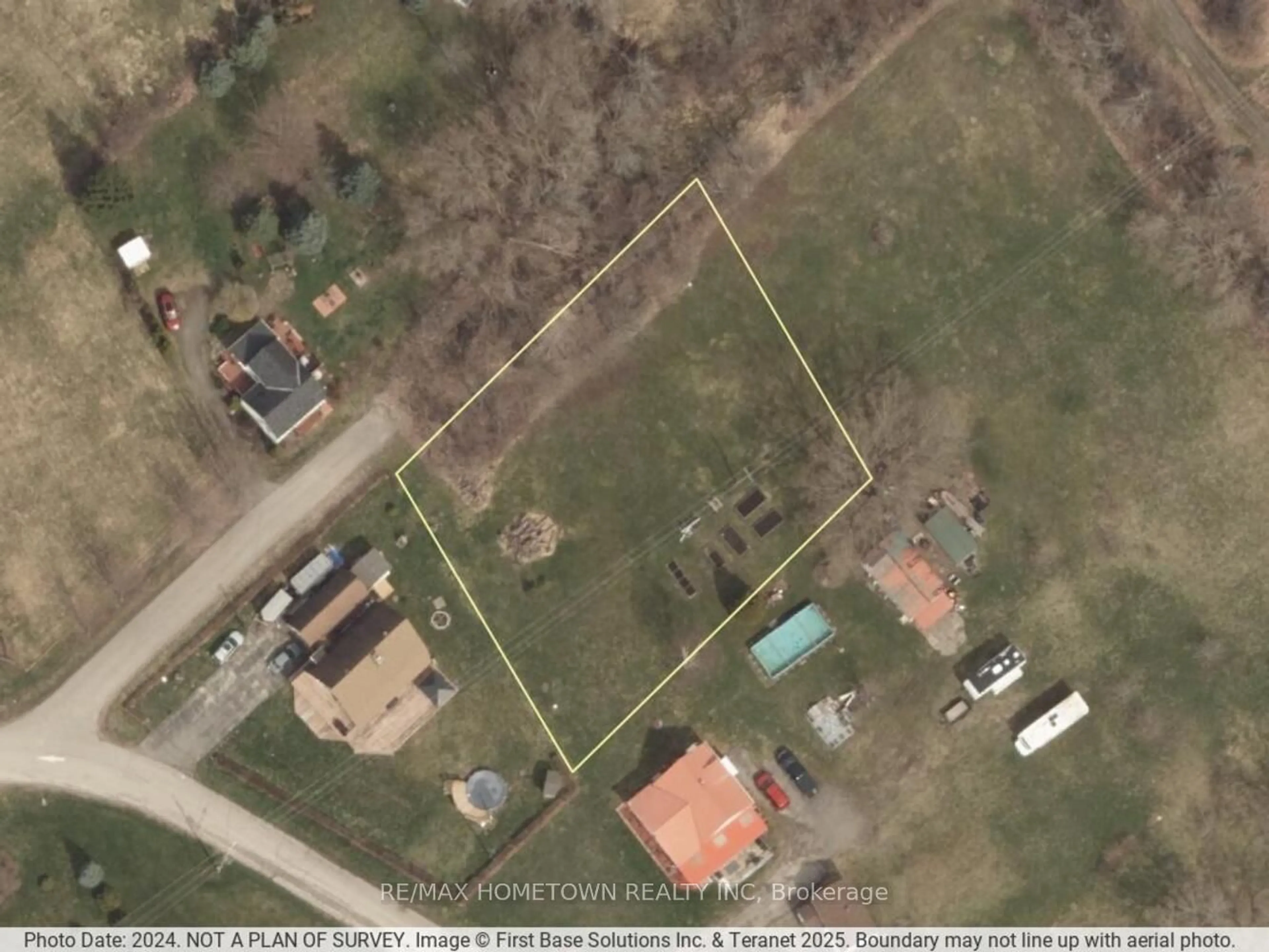 A pic from outside/outdoor area/front of a property/back of a property/a pic from drone, street for 9 and 7 Richmond St, Augusta Ontario K0E 1P0