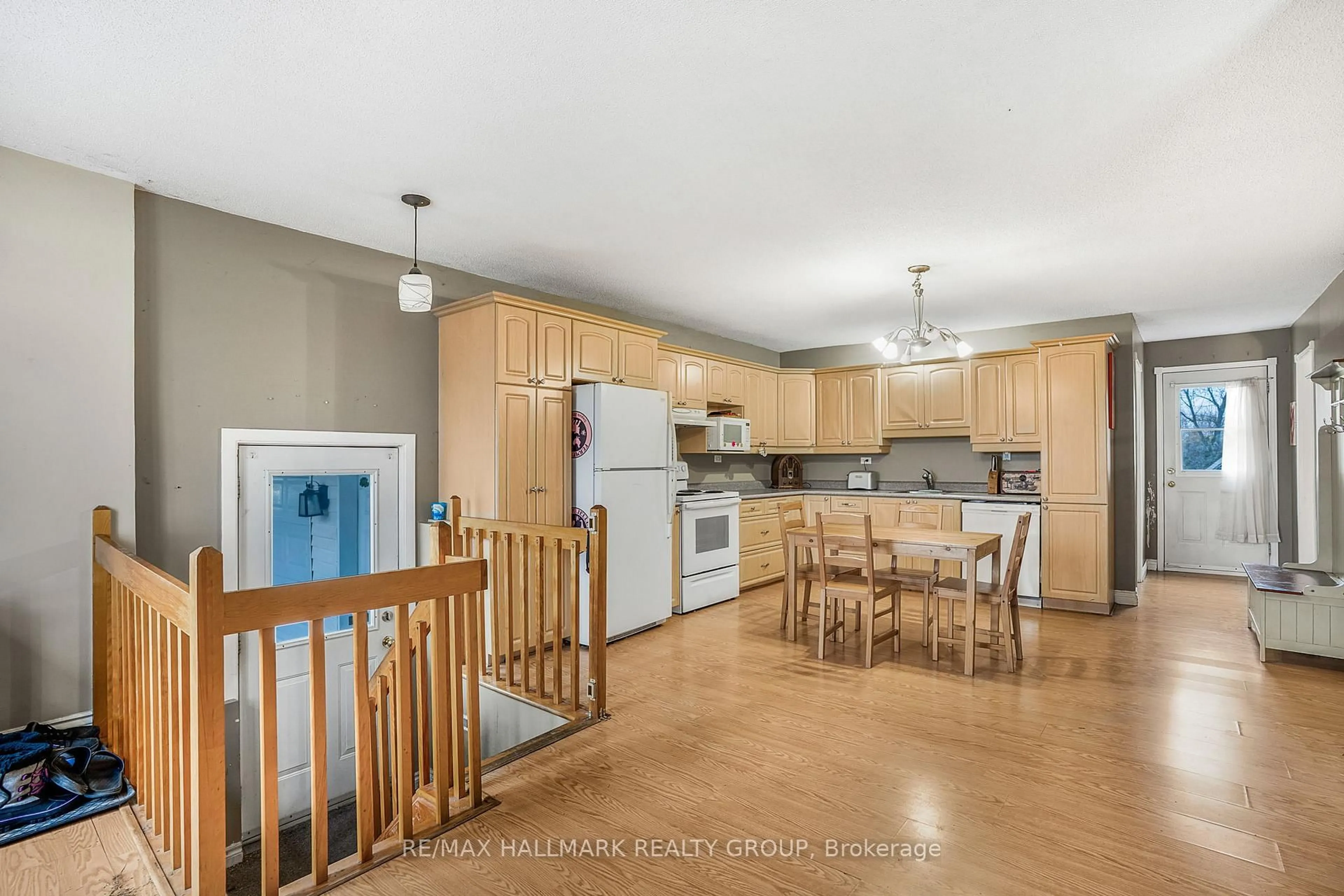 Open concept kitchen, unknown for 4837 county road 14 Rd, Hawkesbury Ontario K0B 1P0
