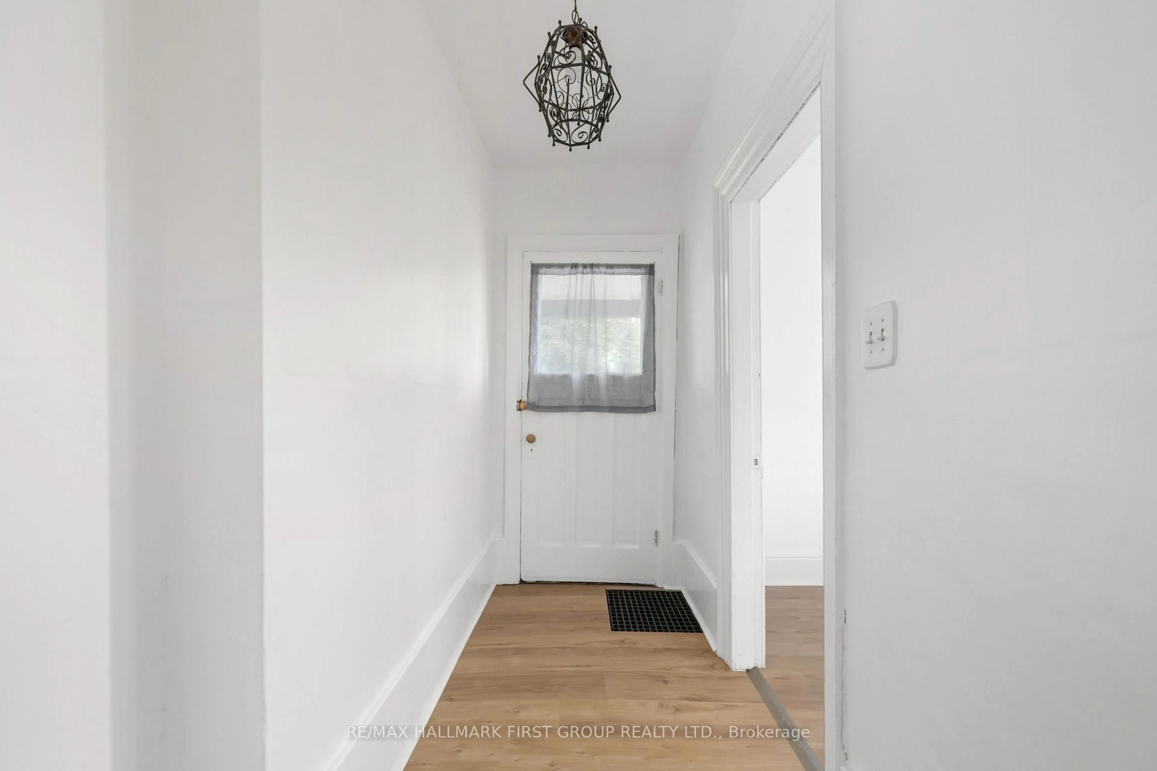 Indoor entryway for 170-172 Blake St, Cobourg Ontario K9A 2K5