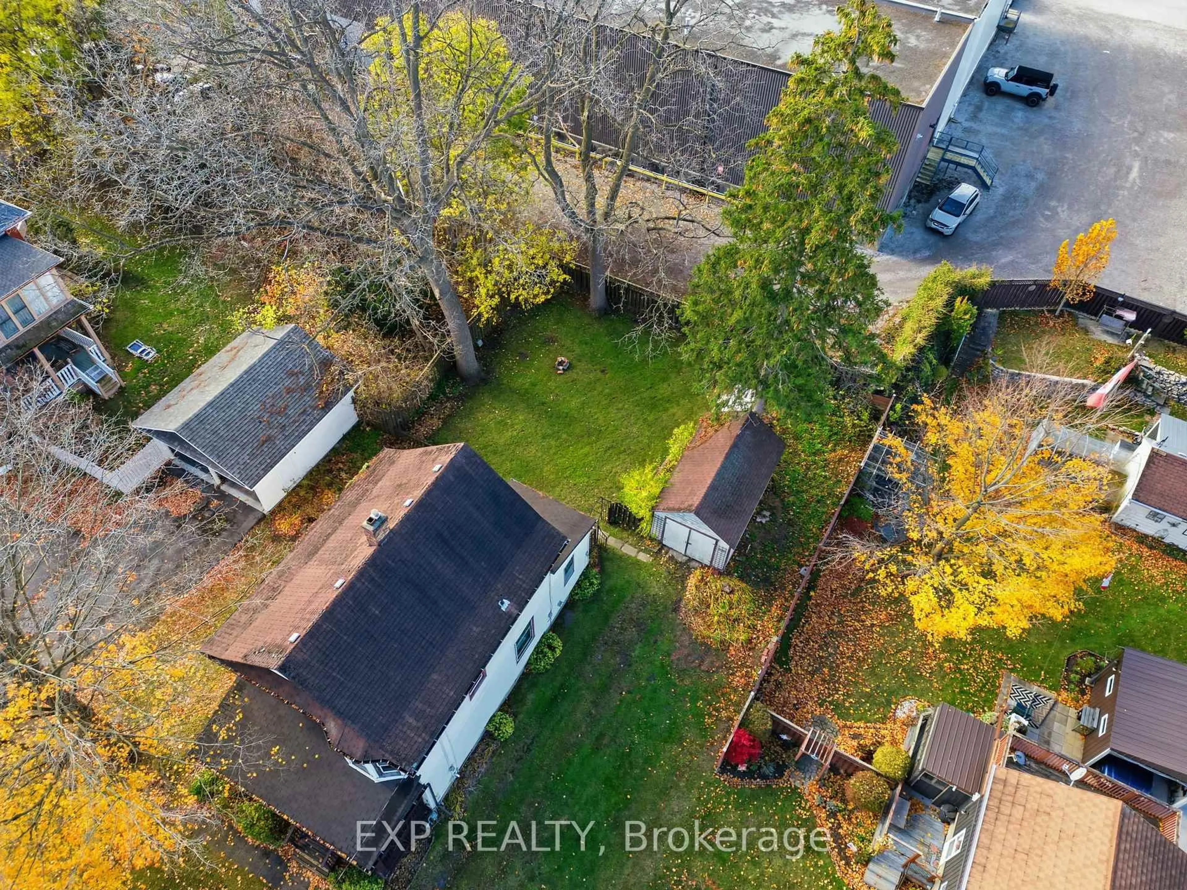 A pic from outside/outdoor area/front of a property/back of a property/a pic from drone, city buildings view from balcony for 160 Head St, Norfolk Ontario N3Y 3X5