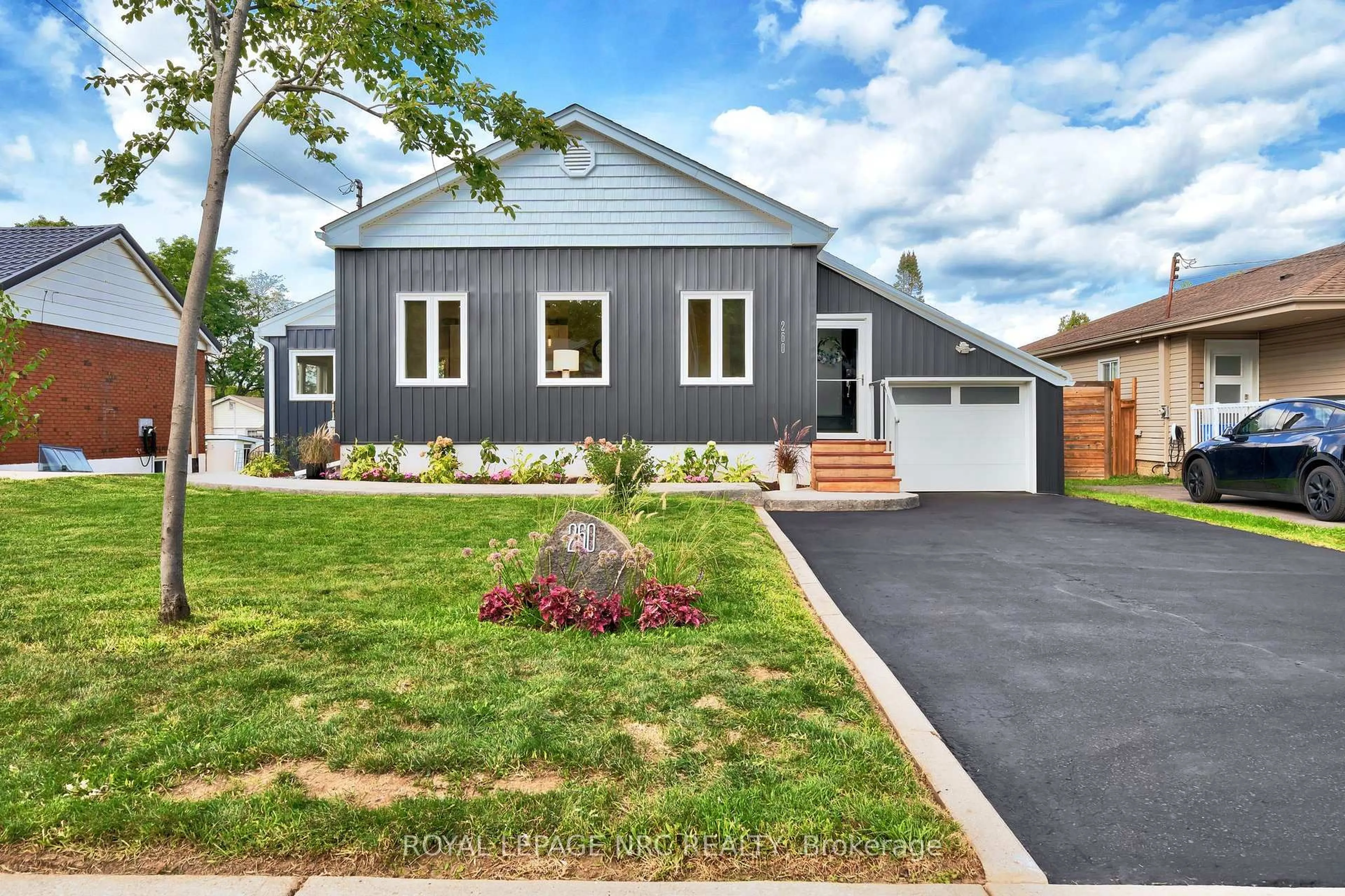 Home with vinyl exterior material, street for 260 Sanatorium Rd, Hamilton Ontario L9C 1Z9