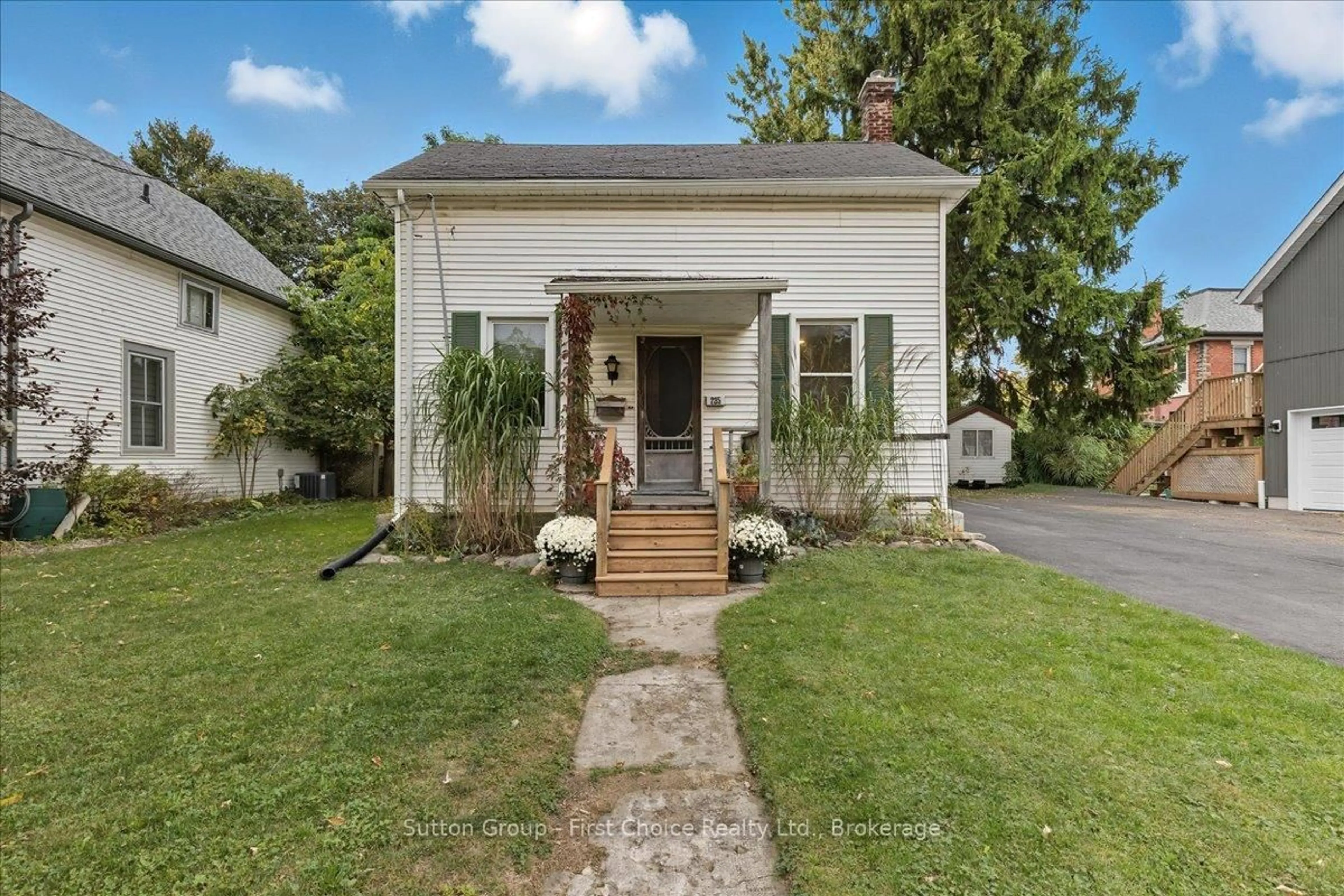 Unknown for 235 Wellington St, Stratford Ontario N5A 2L7