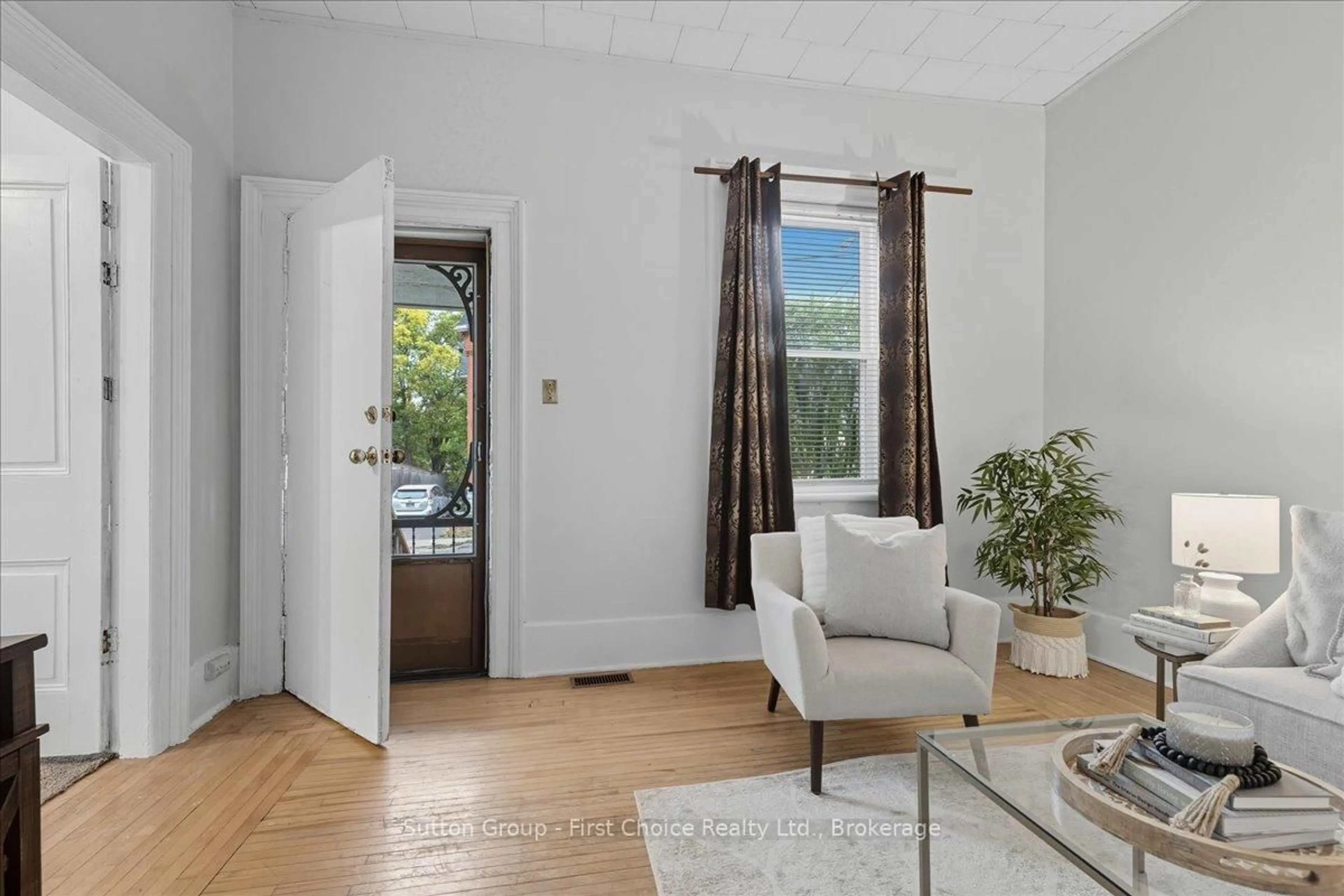 Unknown for 235 Wellington St, Stratford Ontario N5A 2L7