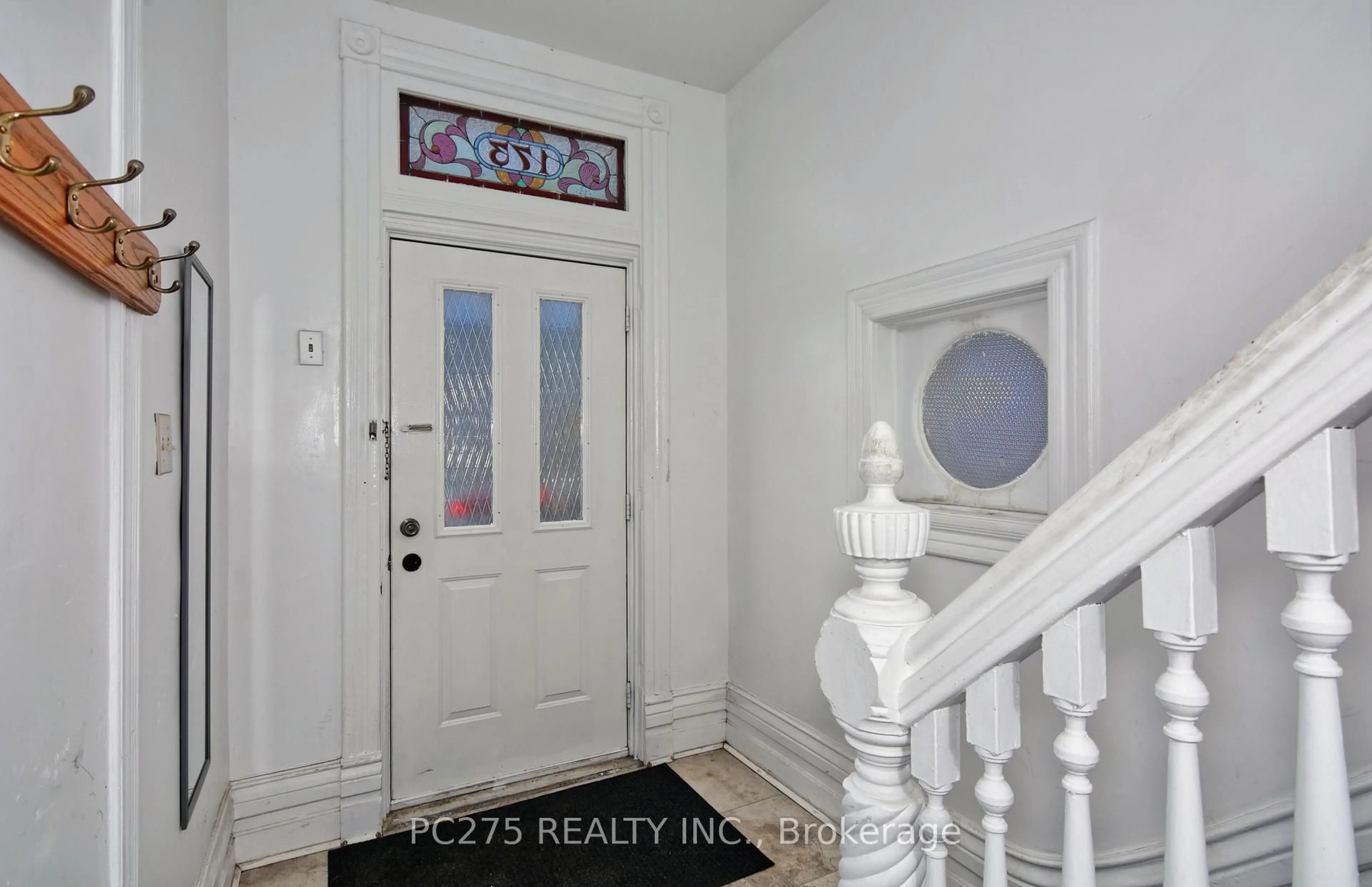 Indoor entryway for 173 Adelaide St, London East Ontario N6B 3H1