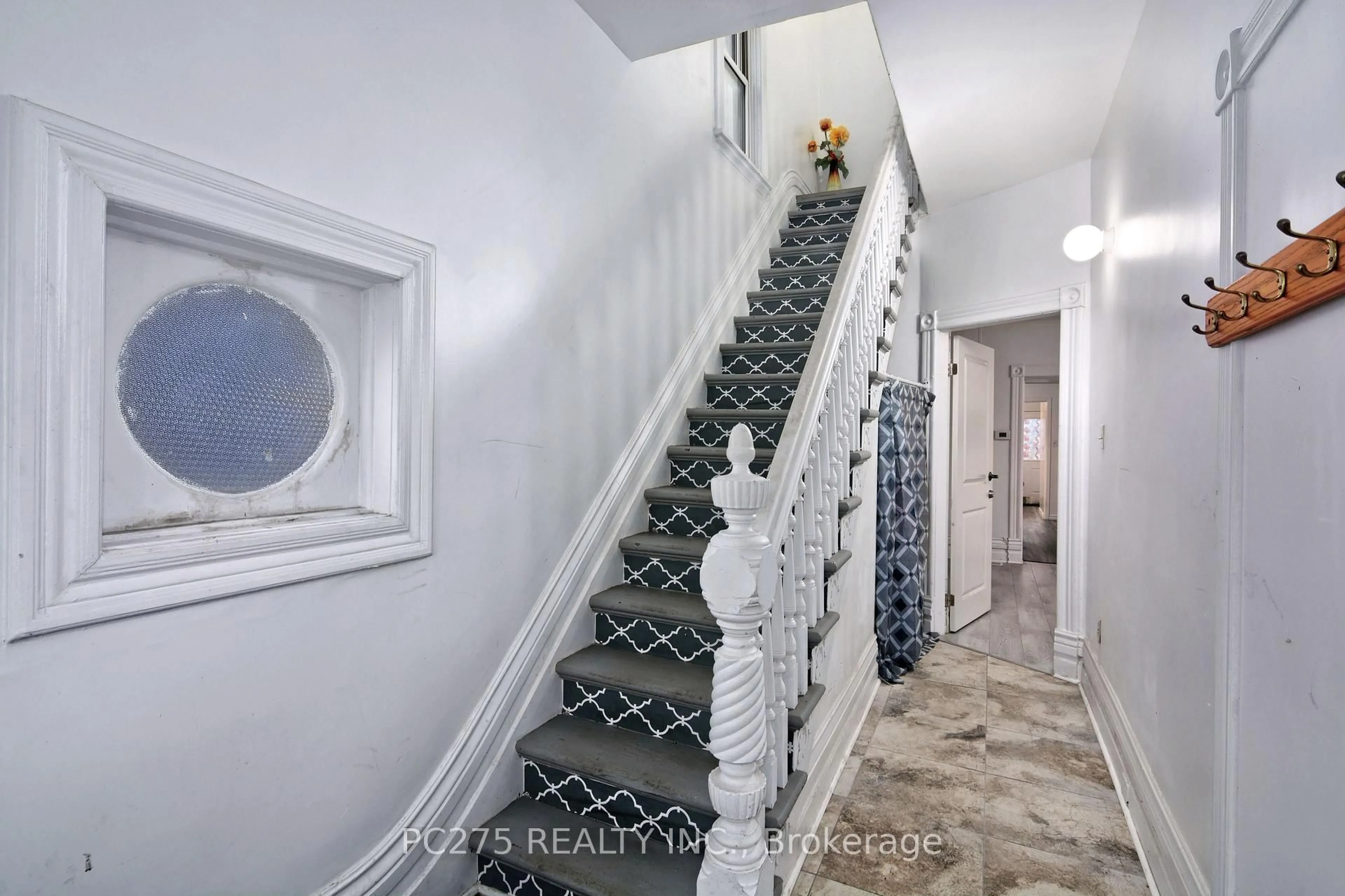Stairs for 173 Adelaide St, London East Ontario N6B 3H1