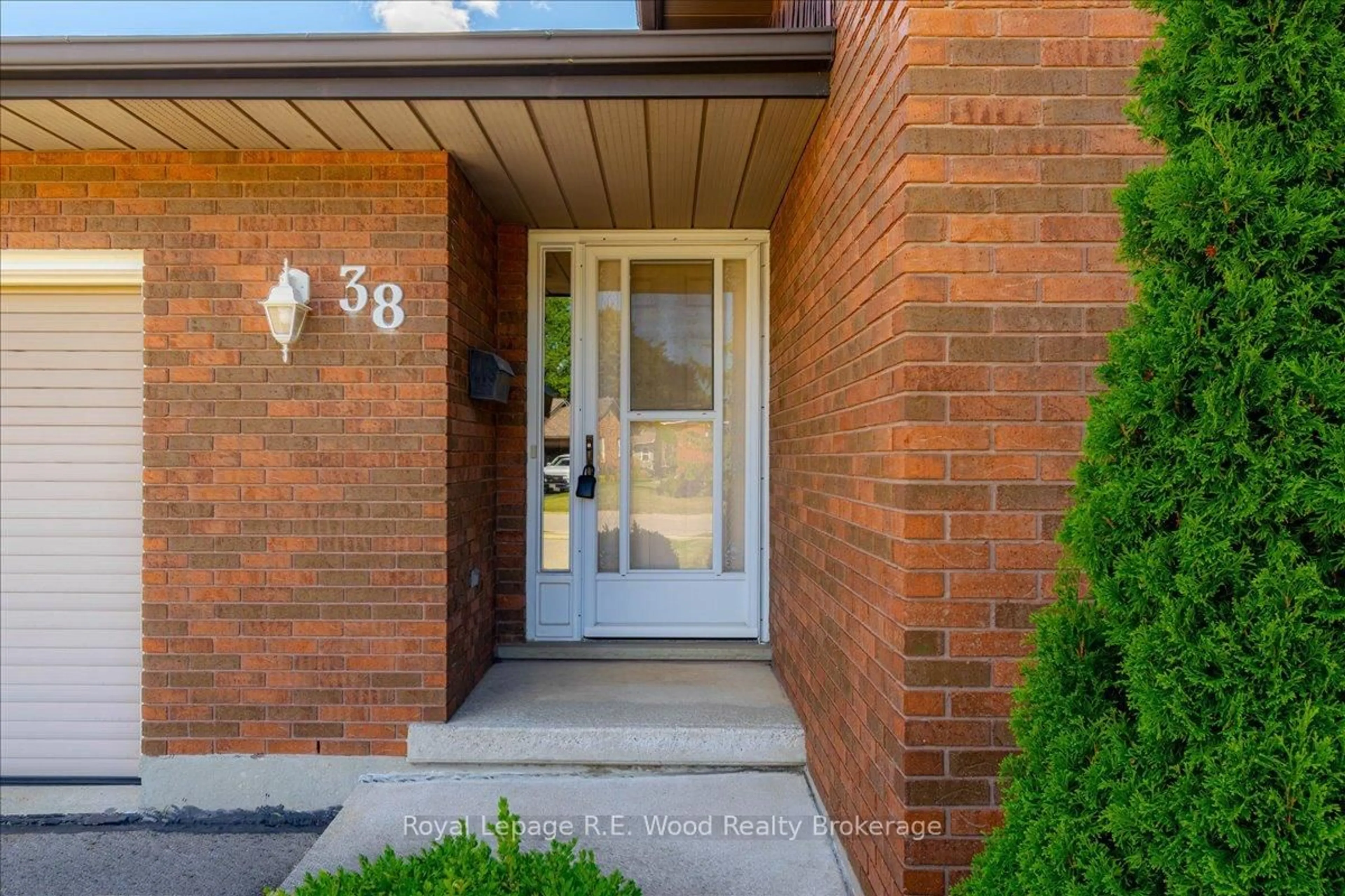 Indoor entryway for 38 Denrich Ave, Tillsonburg Ontario N4G 4W1