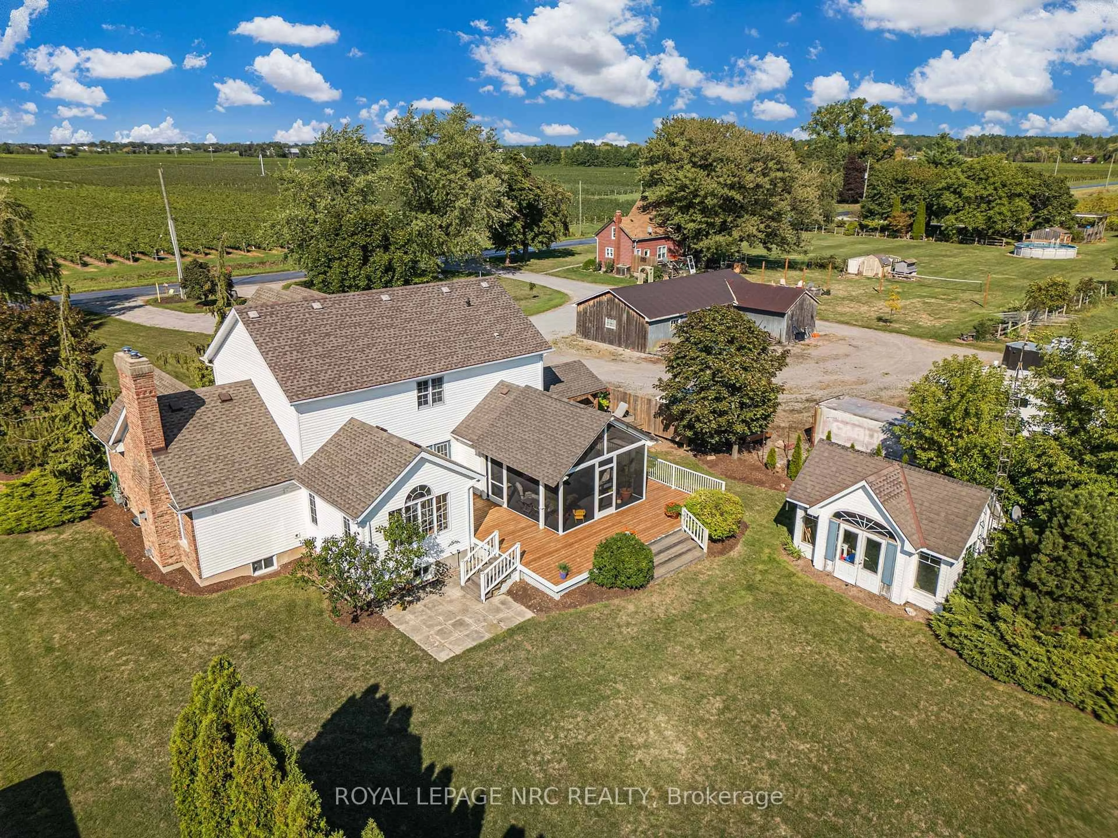 A pic from outside/outdoor area/front of a property/back of a property/a pic from drone, water/lake/river/ocean view for 1053 Line 3 Rd, Niagara-on-the-Lake Ontario L0S 1J0