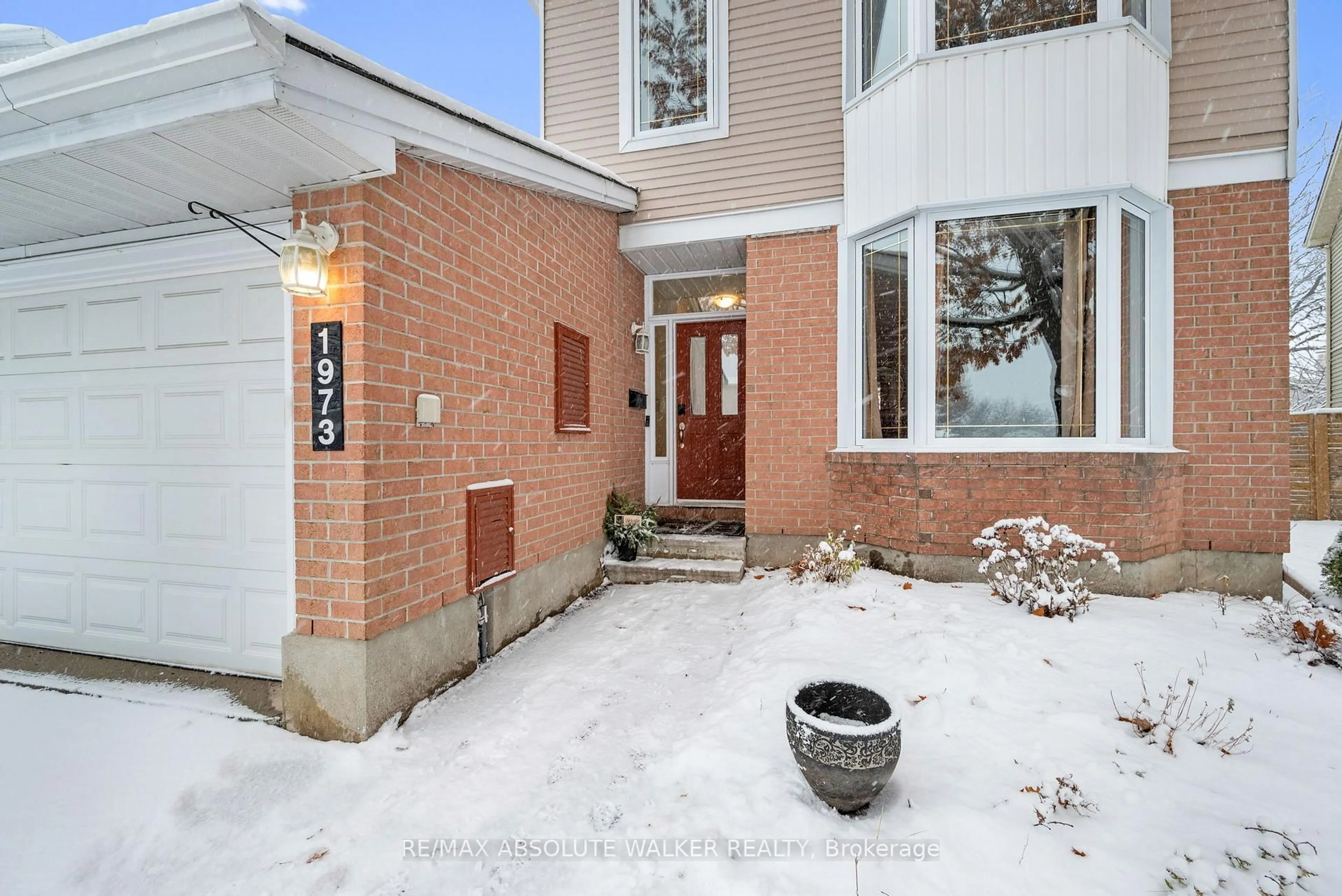 Unknown for 1973 Crestmont Pl, Orleans Ontario K1W 1E4