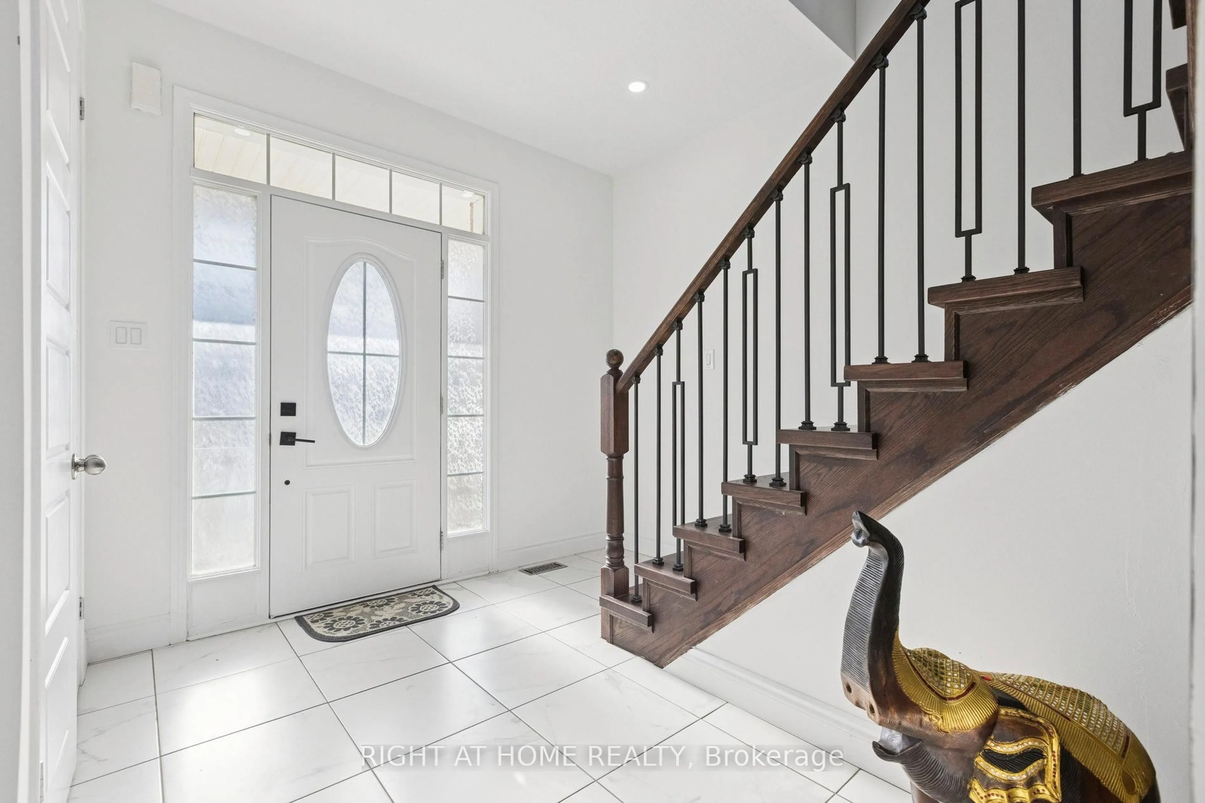 Indoor entryway for 55 Watermill St, Kitchener Ontario N2P 0H4