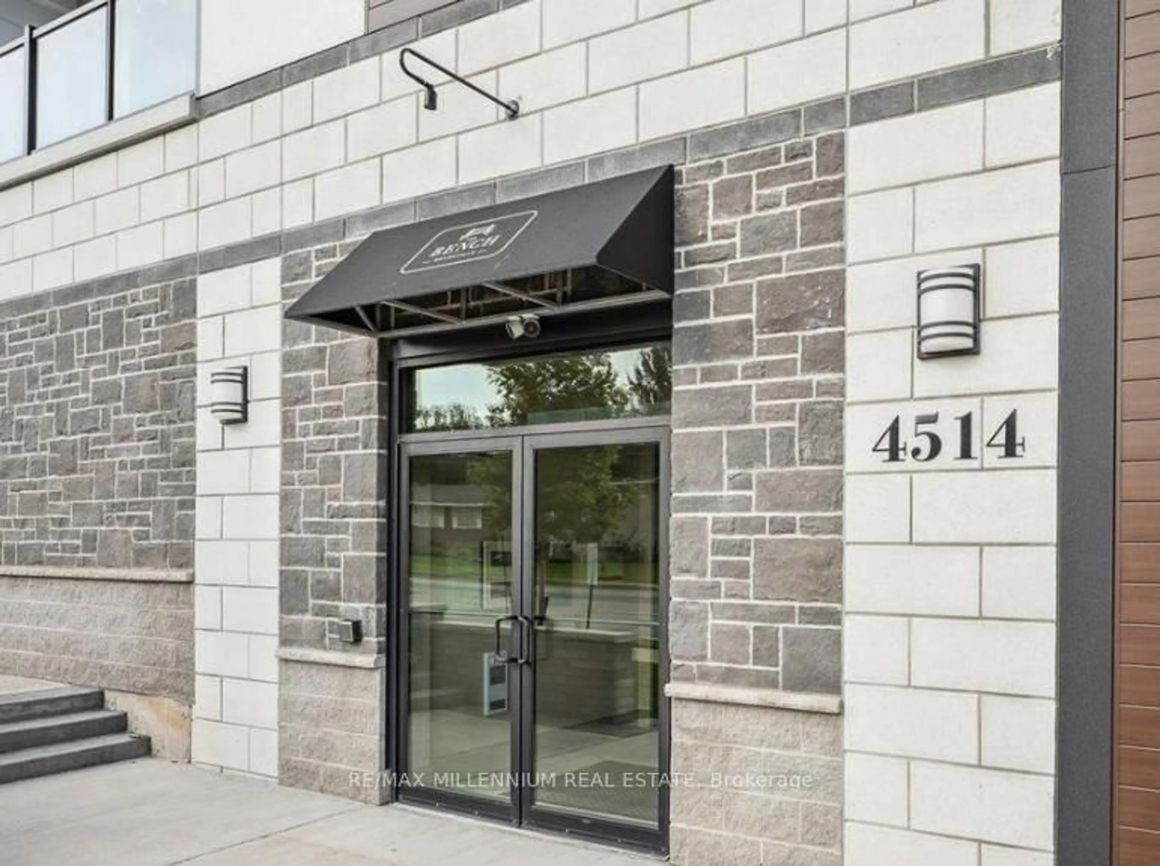 Indoor foyer for 4514 Ontario St #405, Lincoln Ontario L3J 2J4