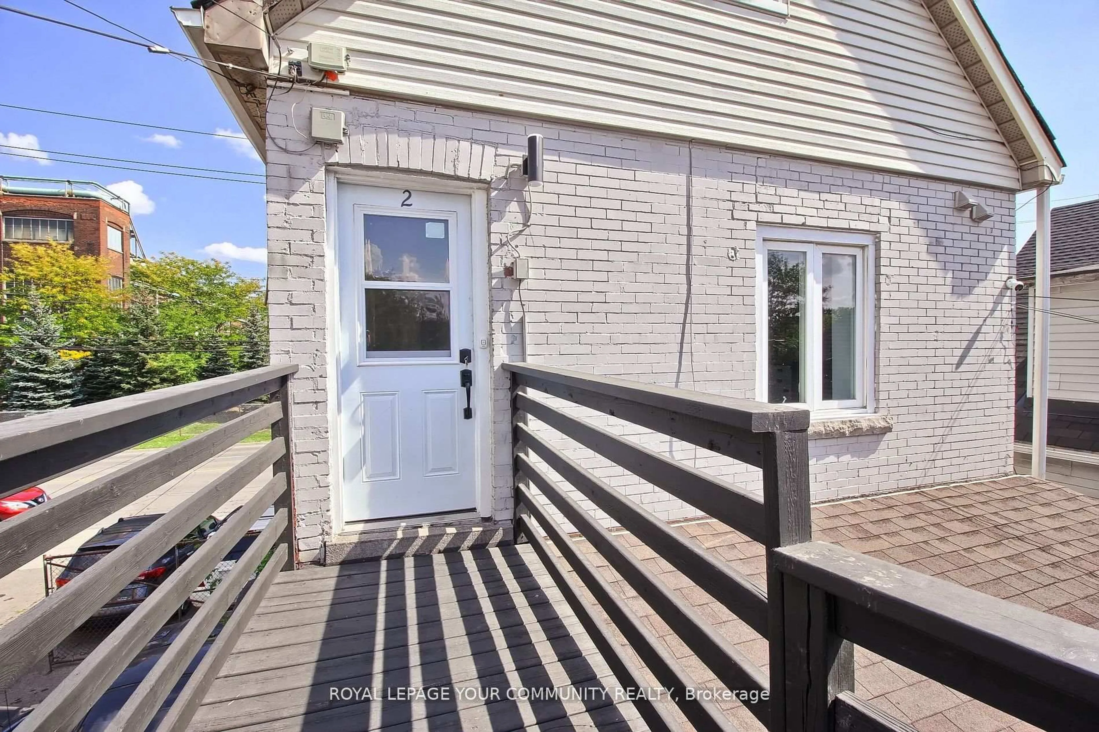 Patio, street for 457 Kenilworth Ave, Hamilton Ontario L8H 4T5