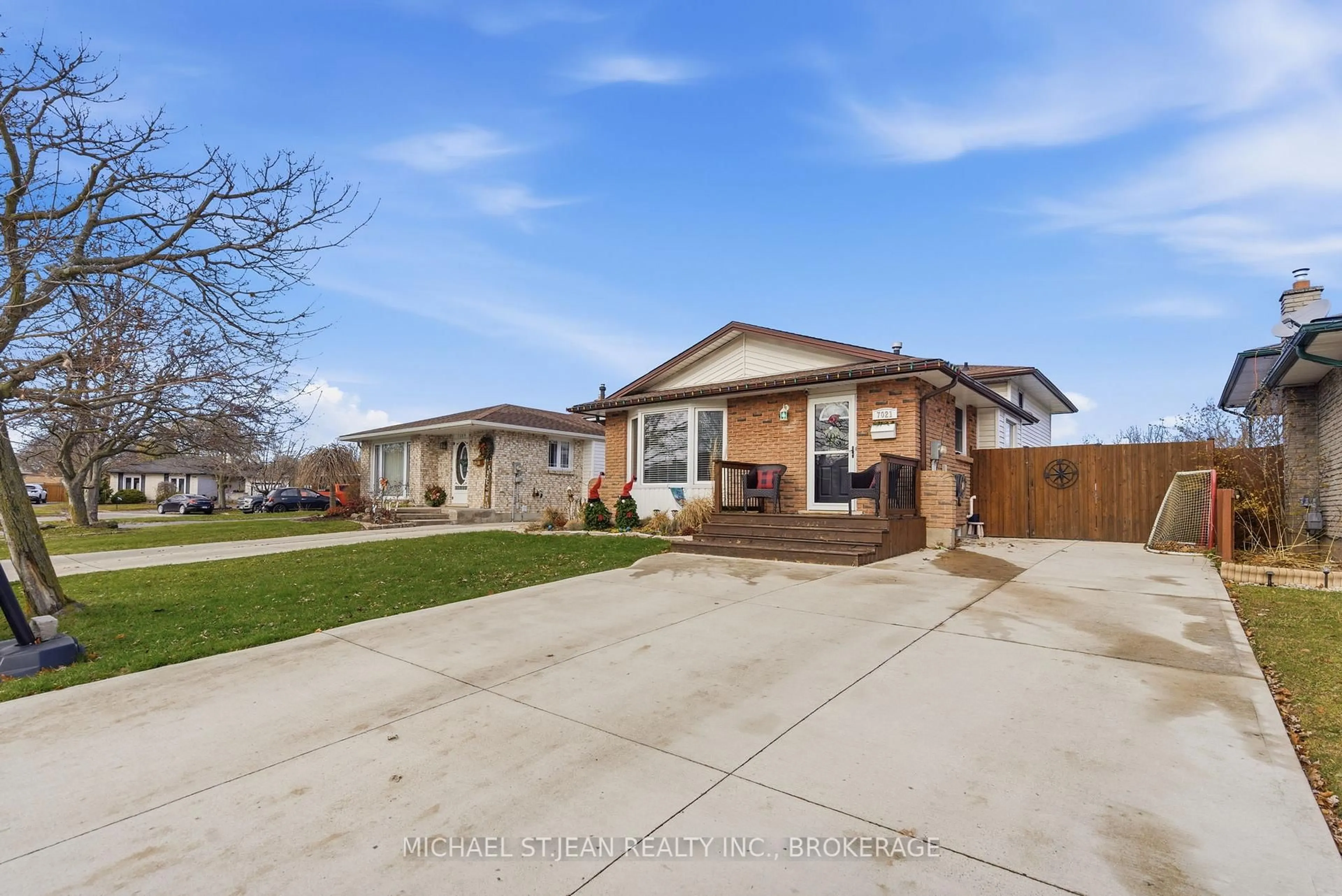 Home with brick exterior material, street for 7021 Venus Cres, Niagara Falls Ontario L2G 7E6