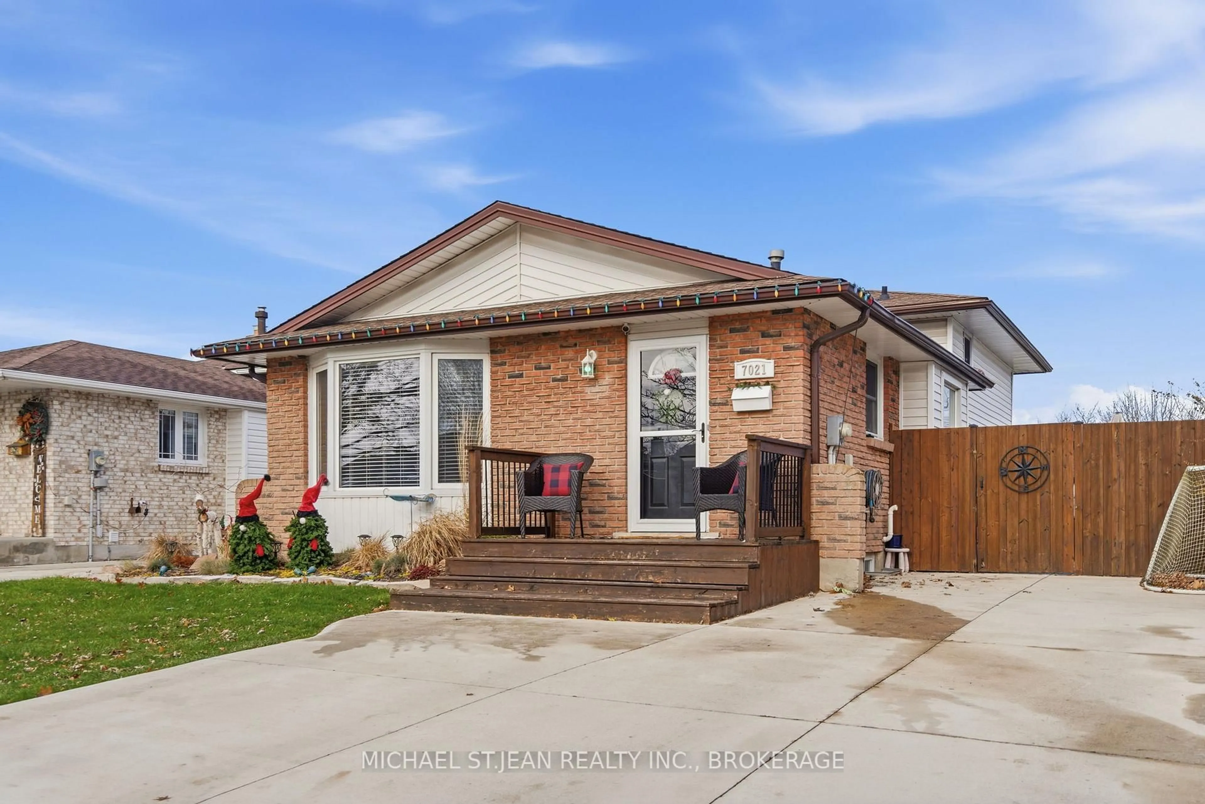 Home with brick exterior material, street for 7021 Venus Cres, Niagara Falls Ontario L2G 7E6